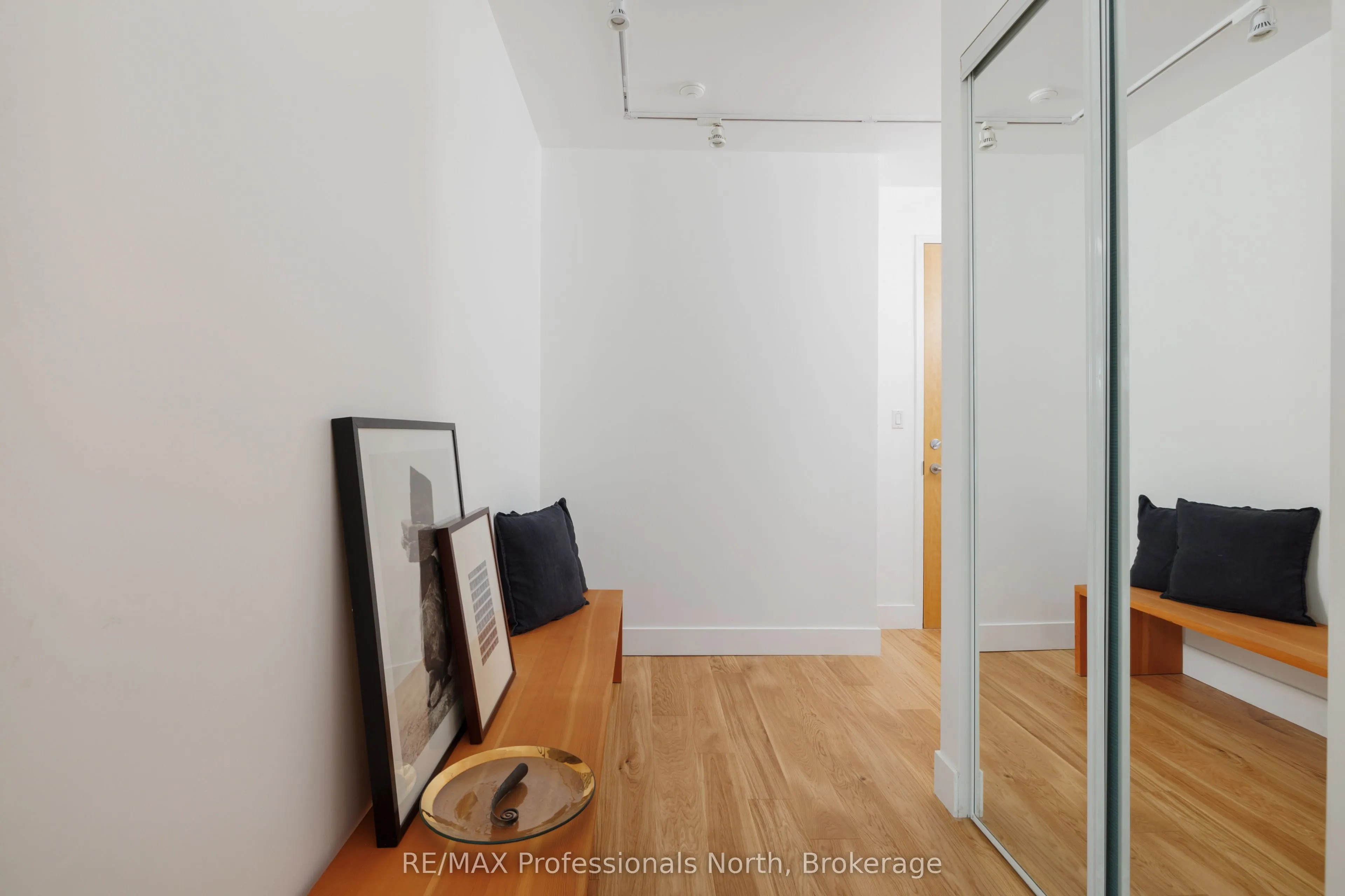562 Eglinton Avenue E, #404