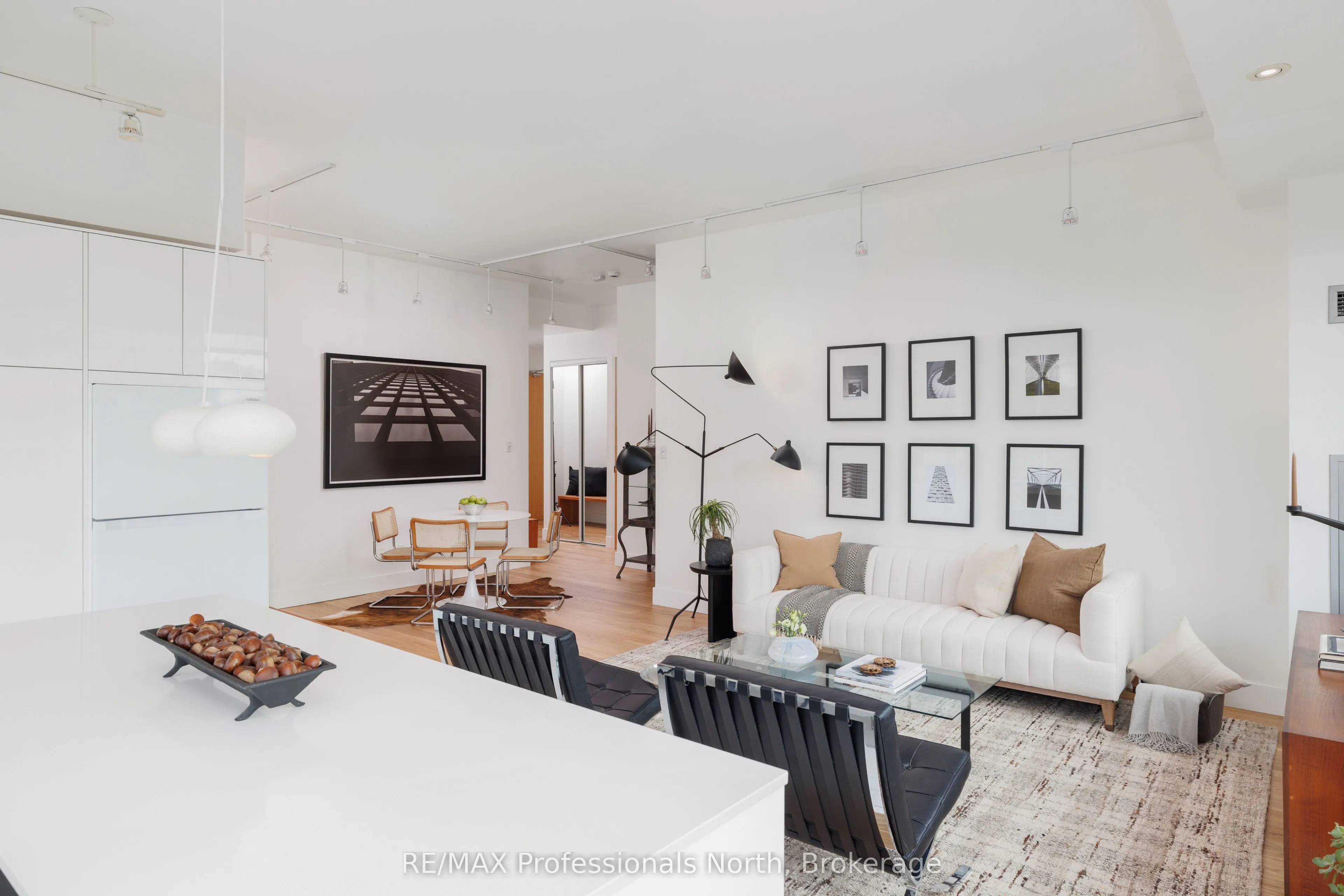 562 Eglinton Avenue E, #404
