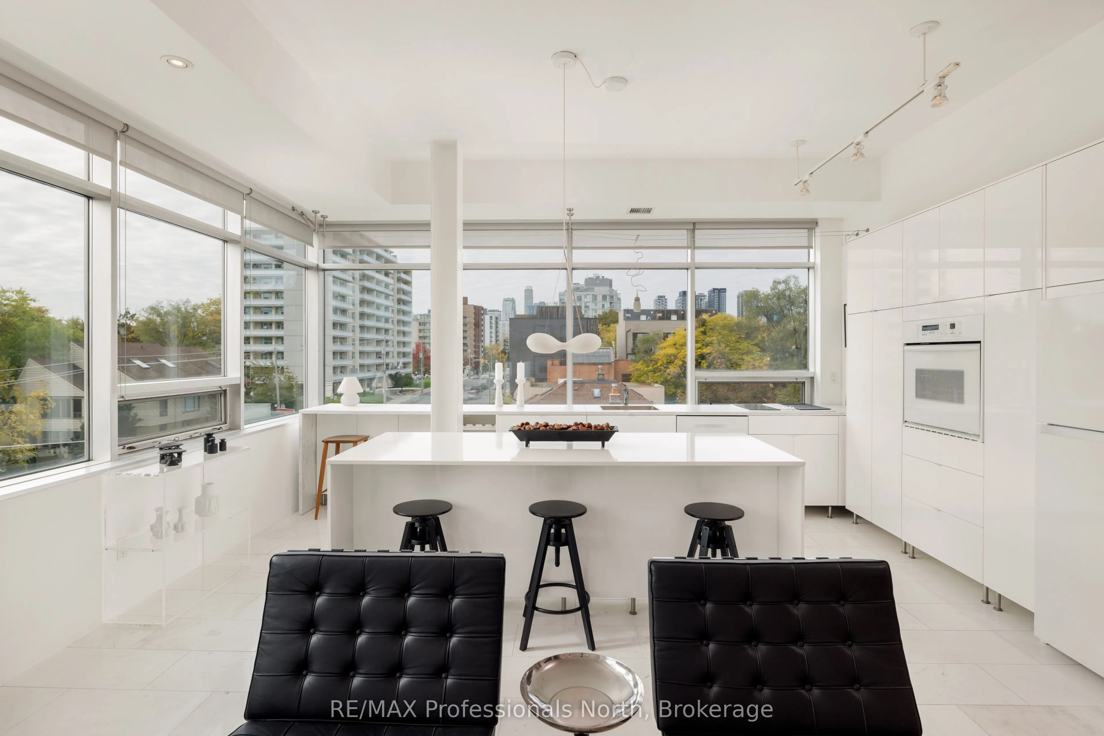 562 Eglinton Avenue E, #404