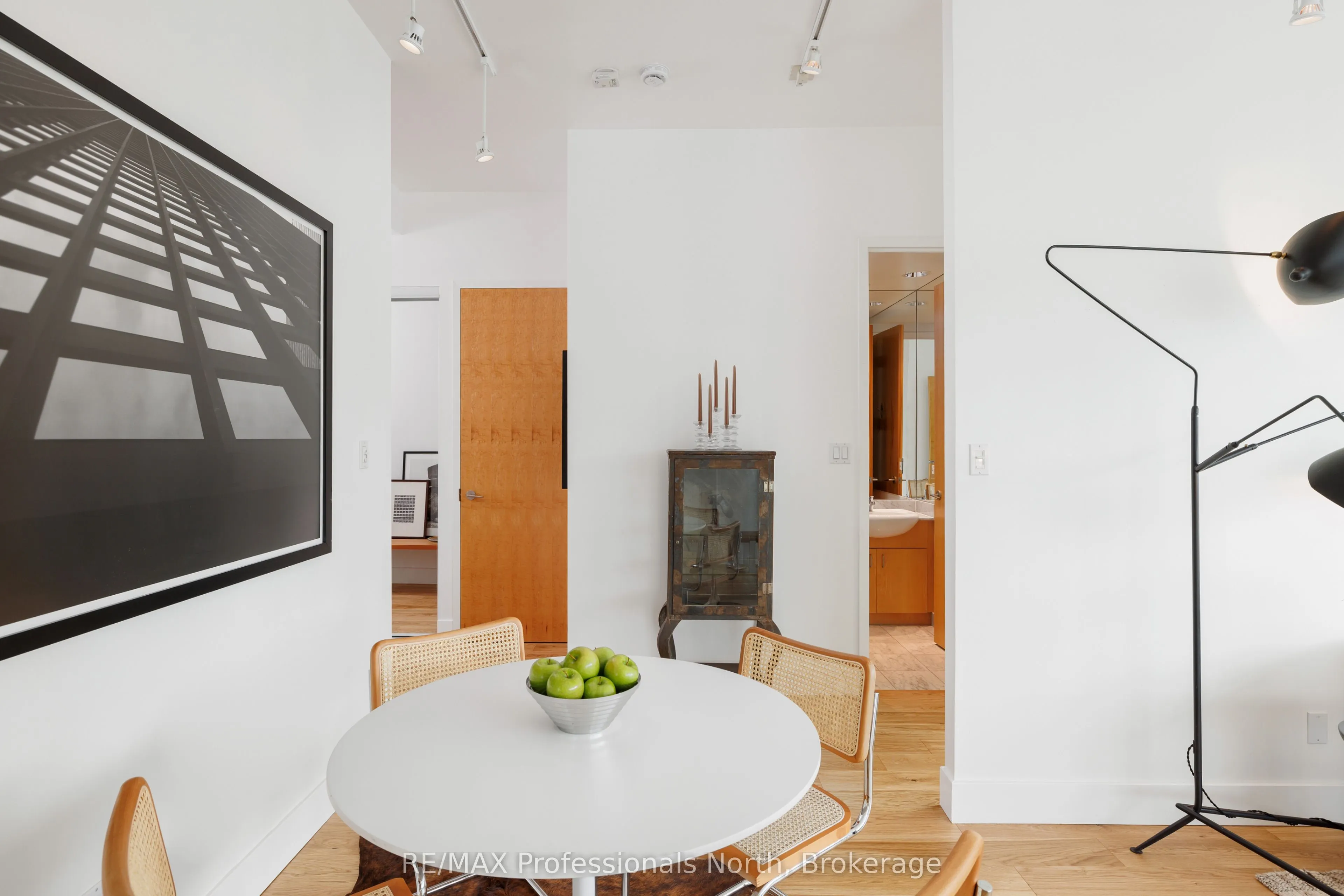 562 Eglinton Avenue E, #404