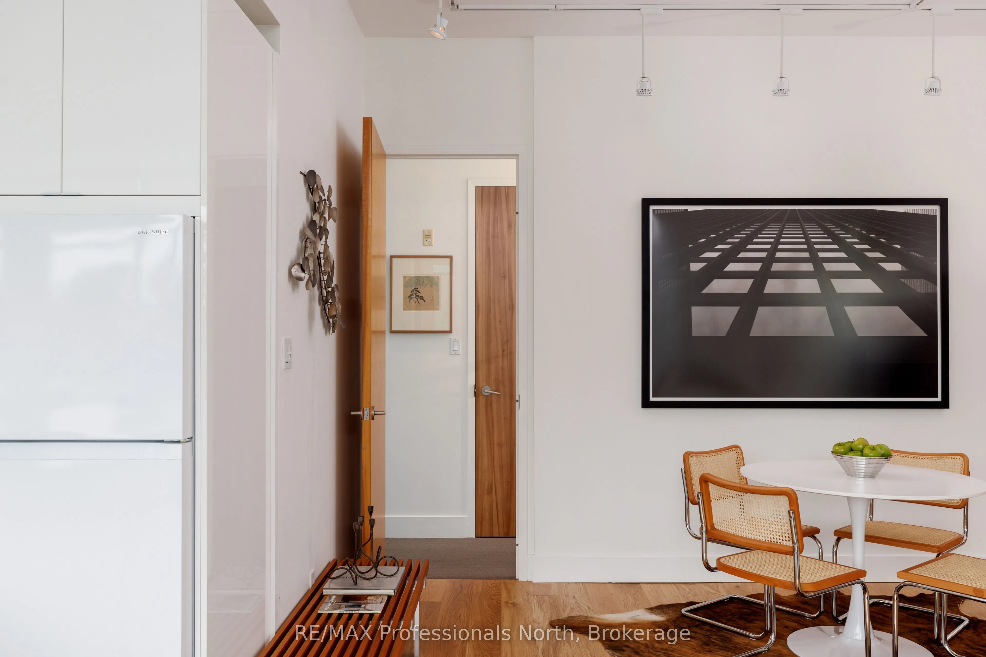 562 Eglinton Avenue E, #404