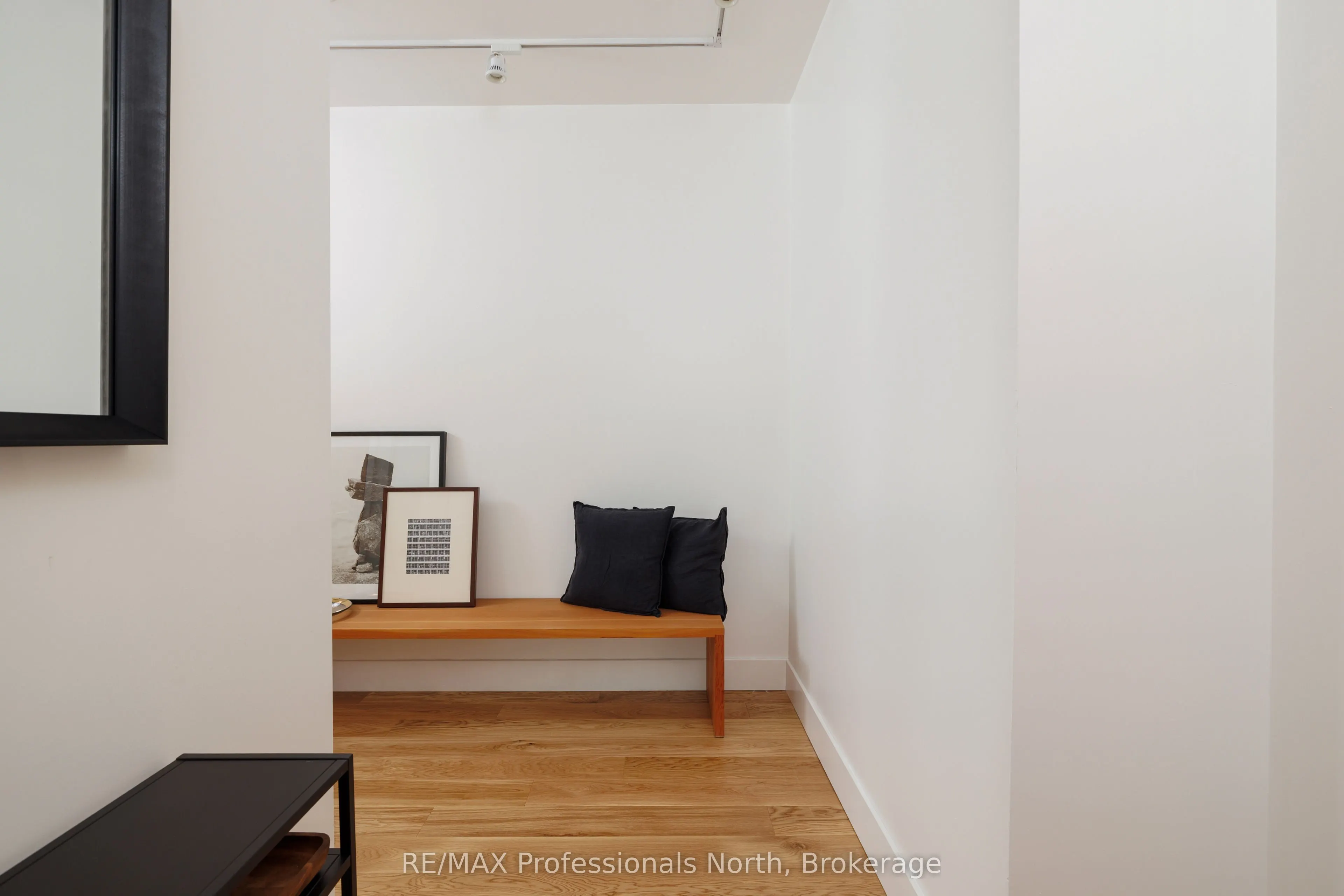 562 Eglinton Avenue E, #404