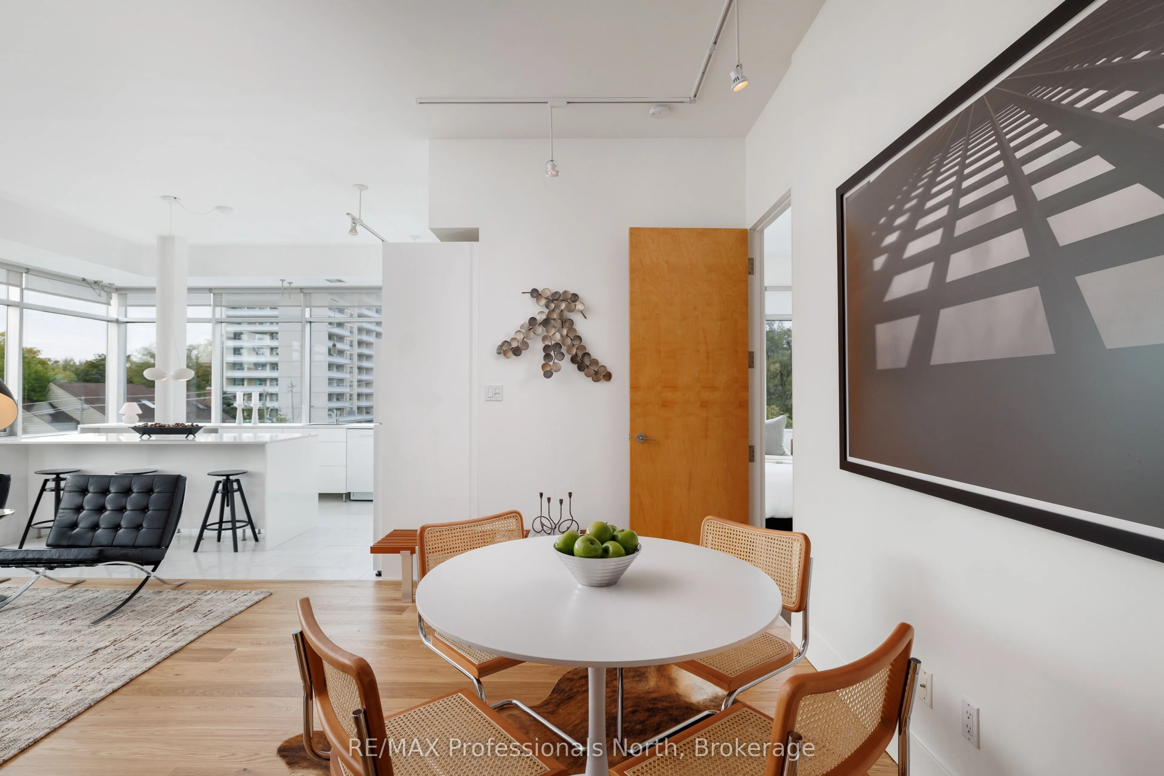 562 Eglinton Avenue E, #404