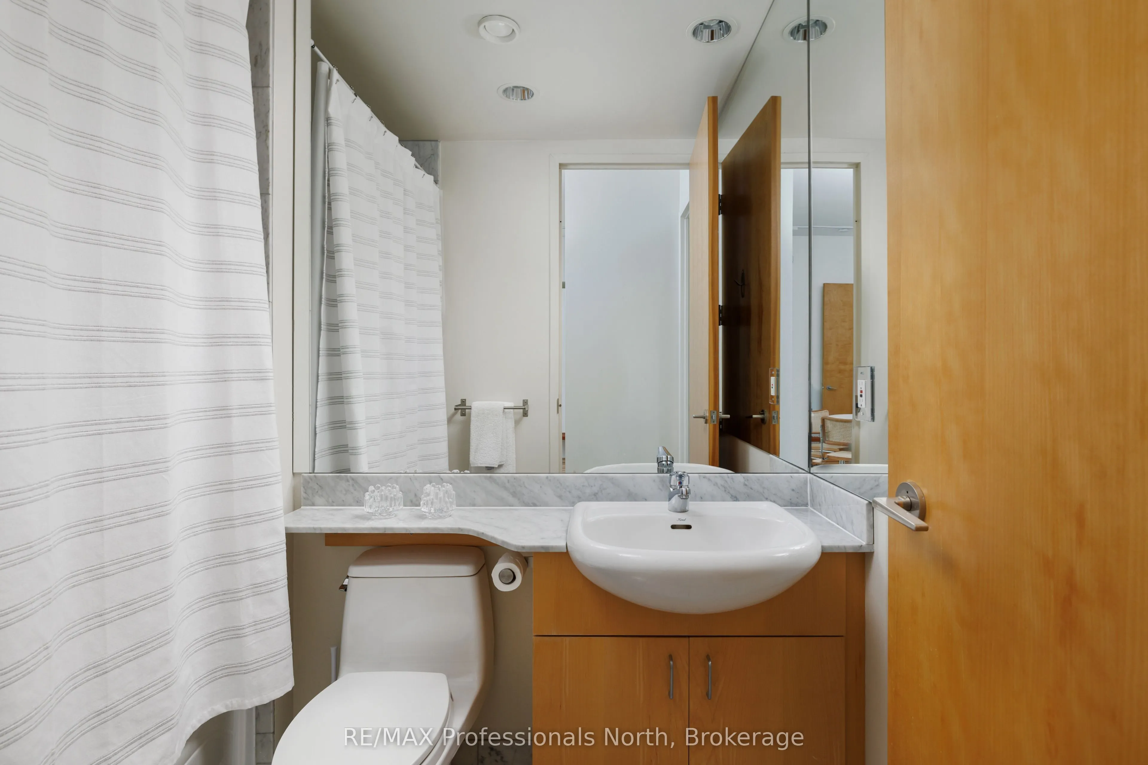 562 Eglinton Avenue E, #404