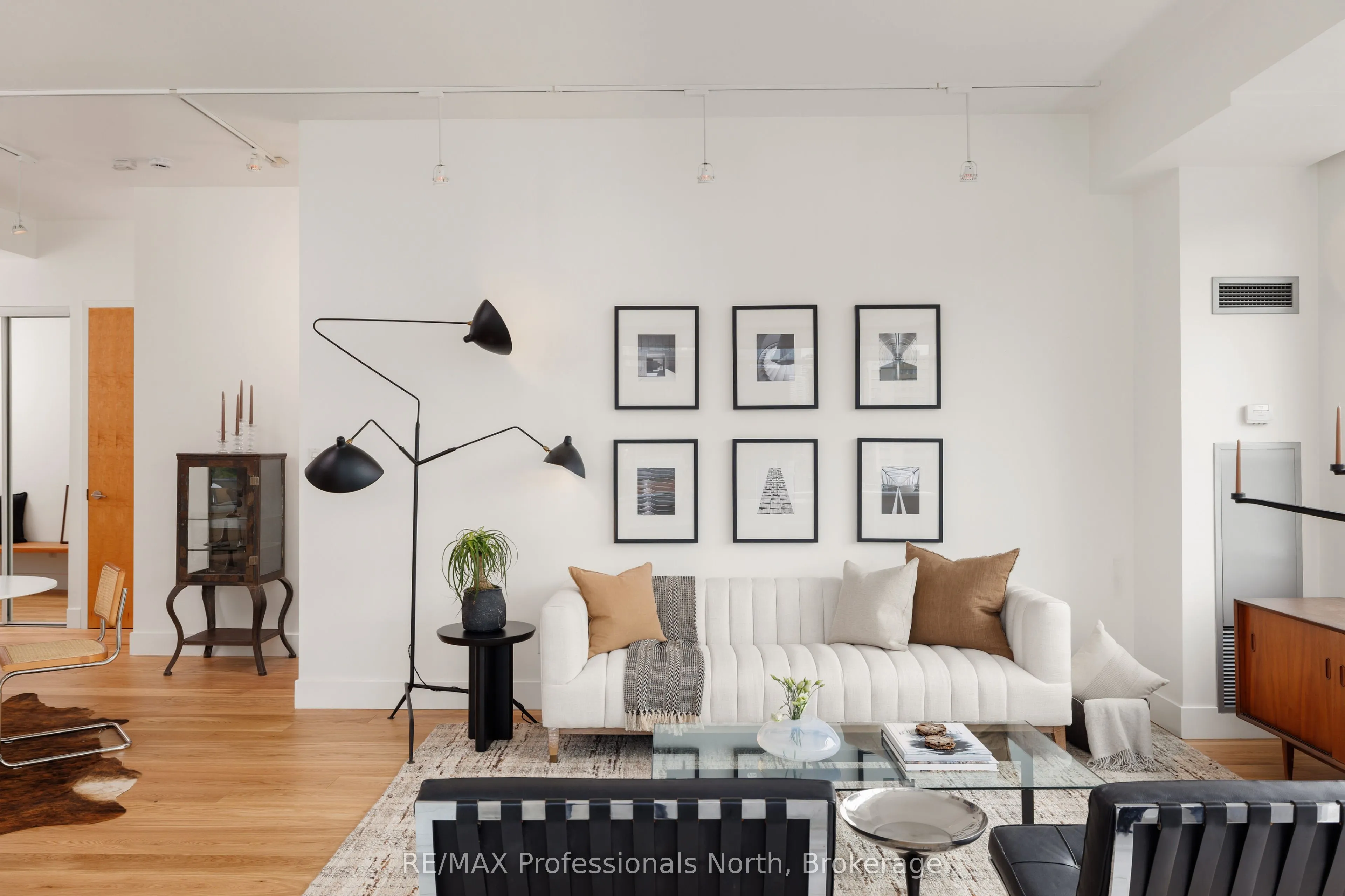 562 Eglinton Avenue E, #404