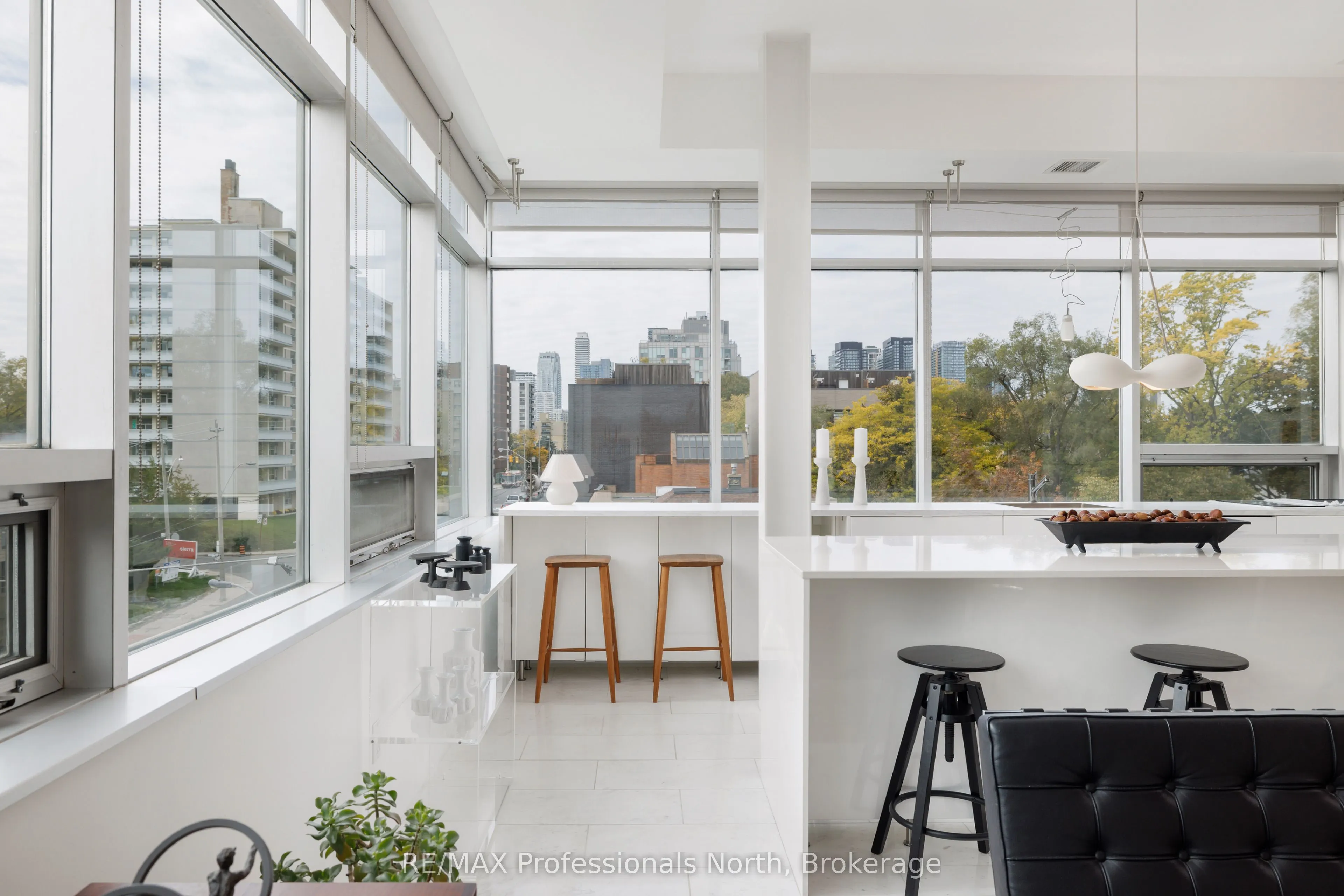 562 Eglinton Avenue E, #404