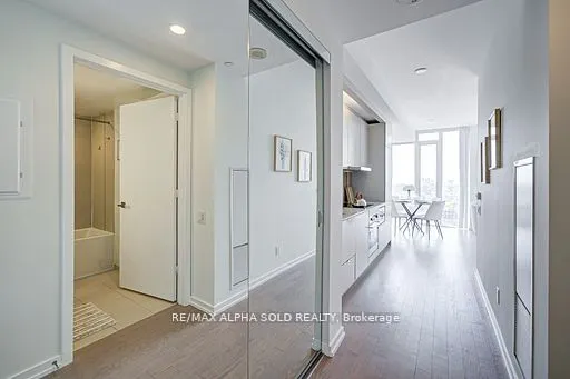 101 Peter Street, #3710