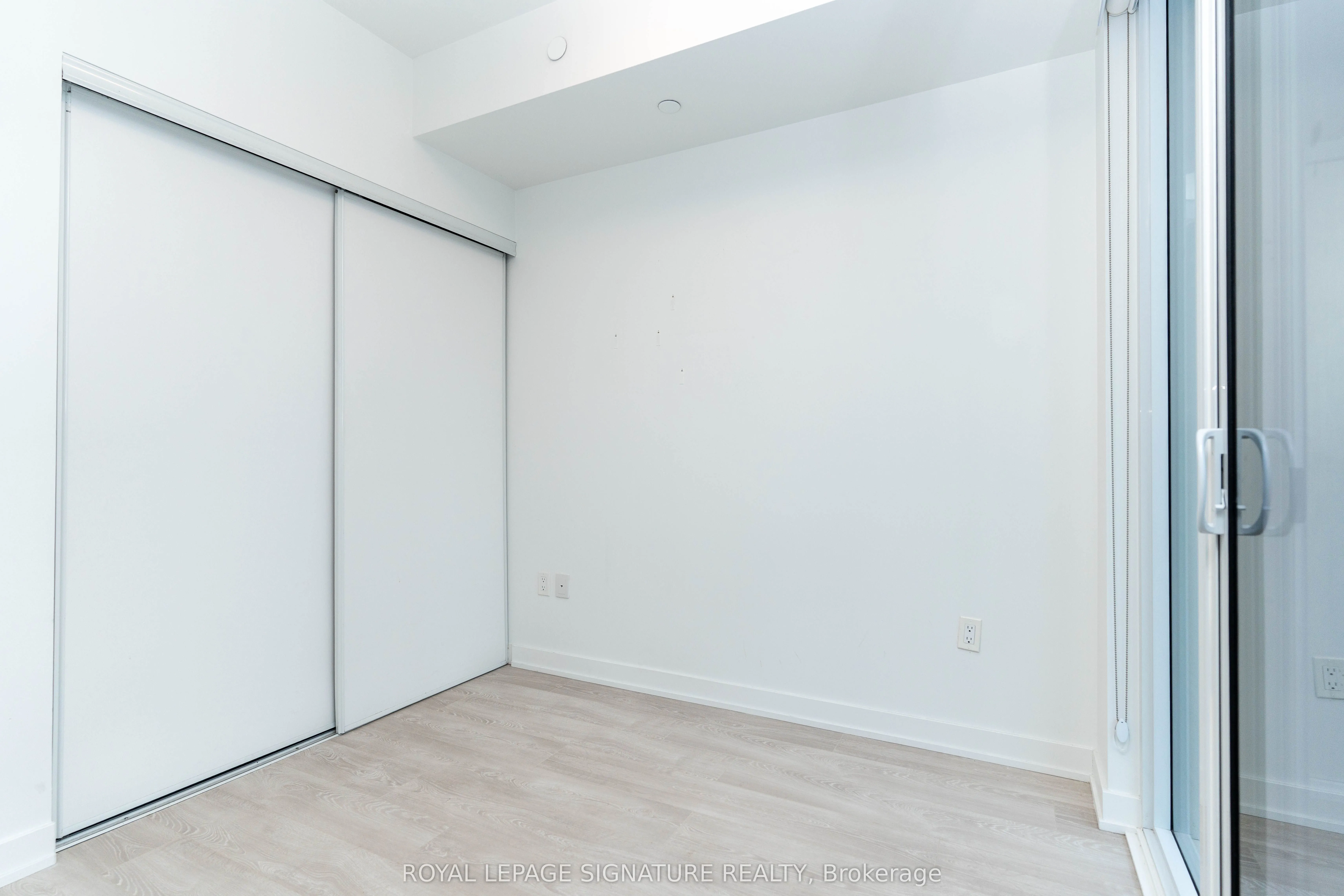 15 Queens Quay E, #1708