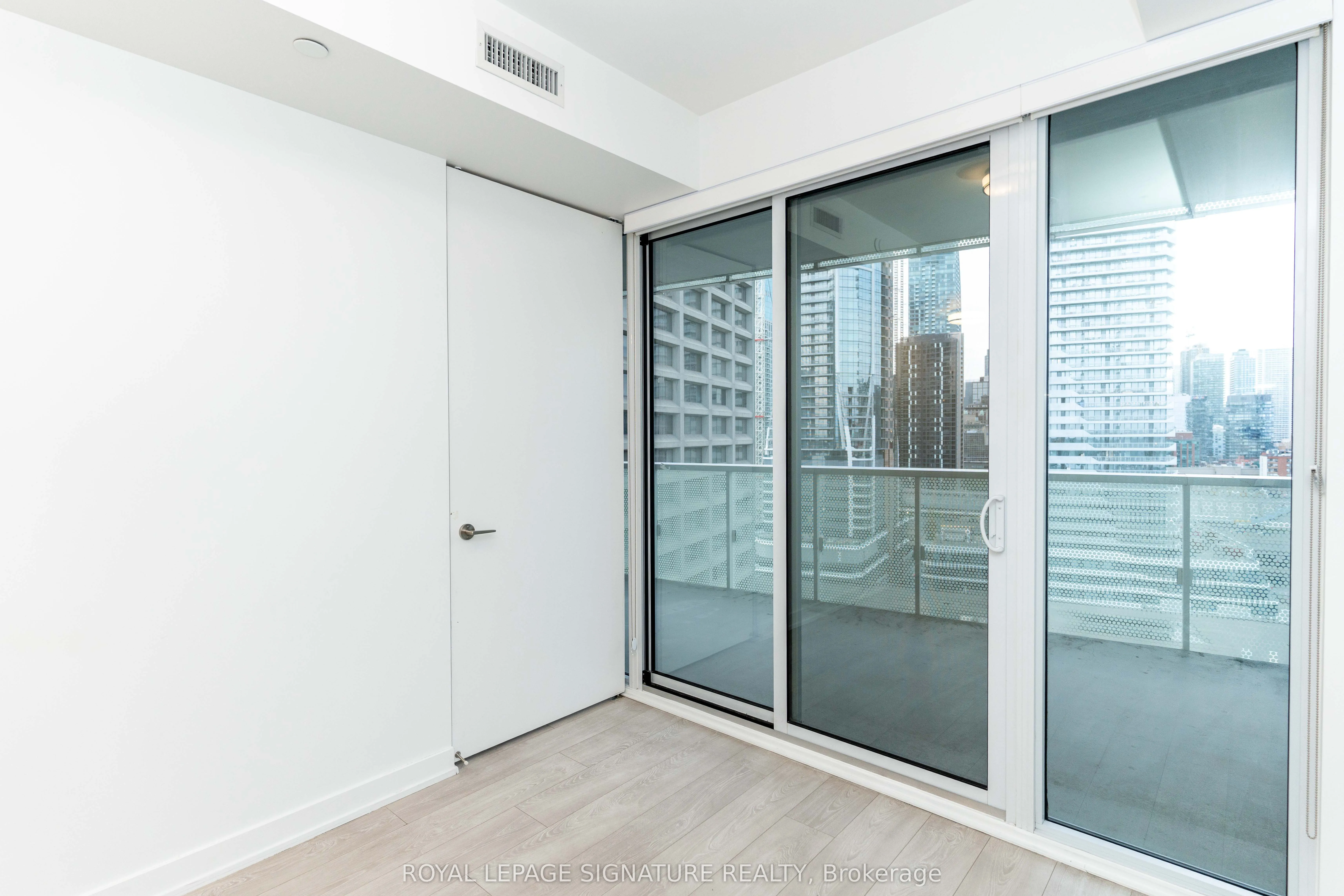 15 Queens Quay E, #1708
