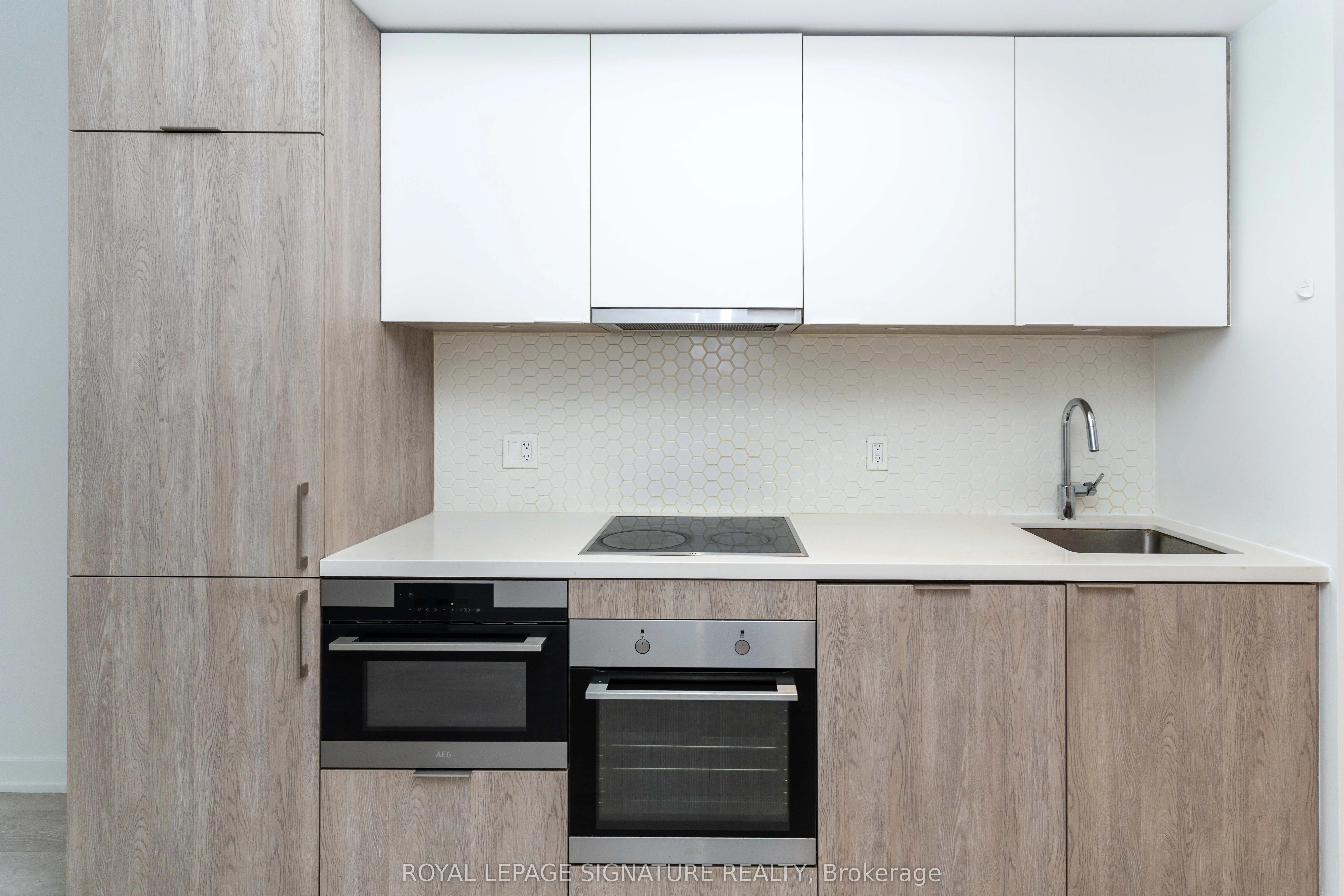 15 Queens Quay E, #1708