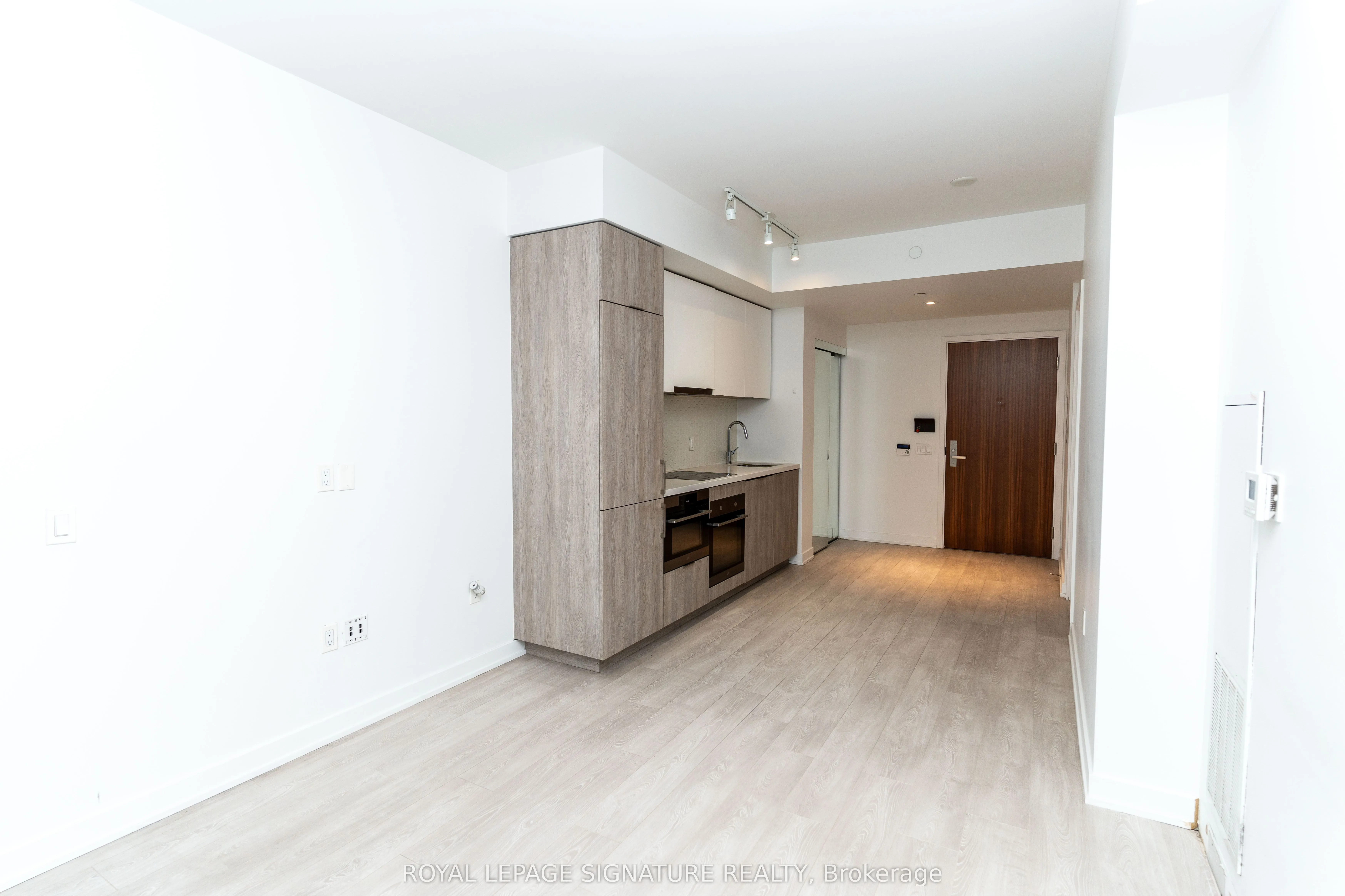 15 Queens Quay E, #1708