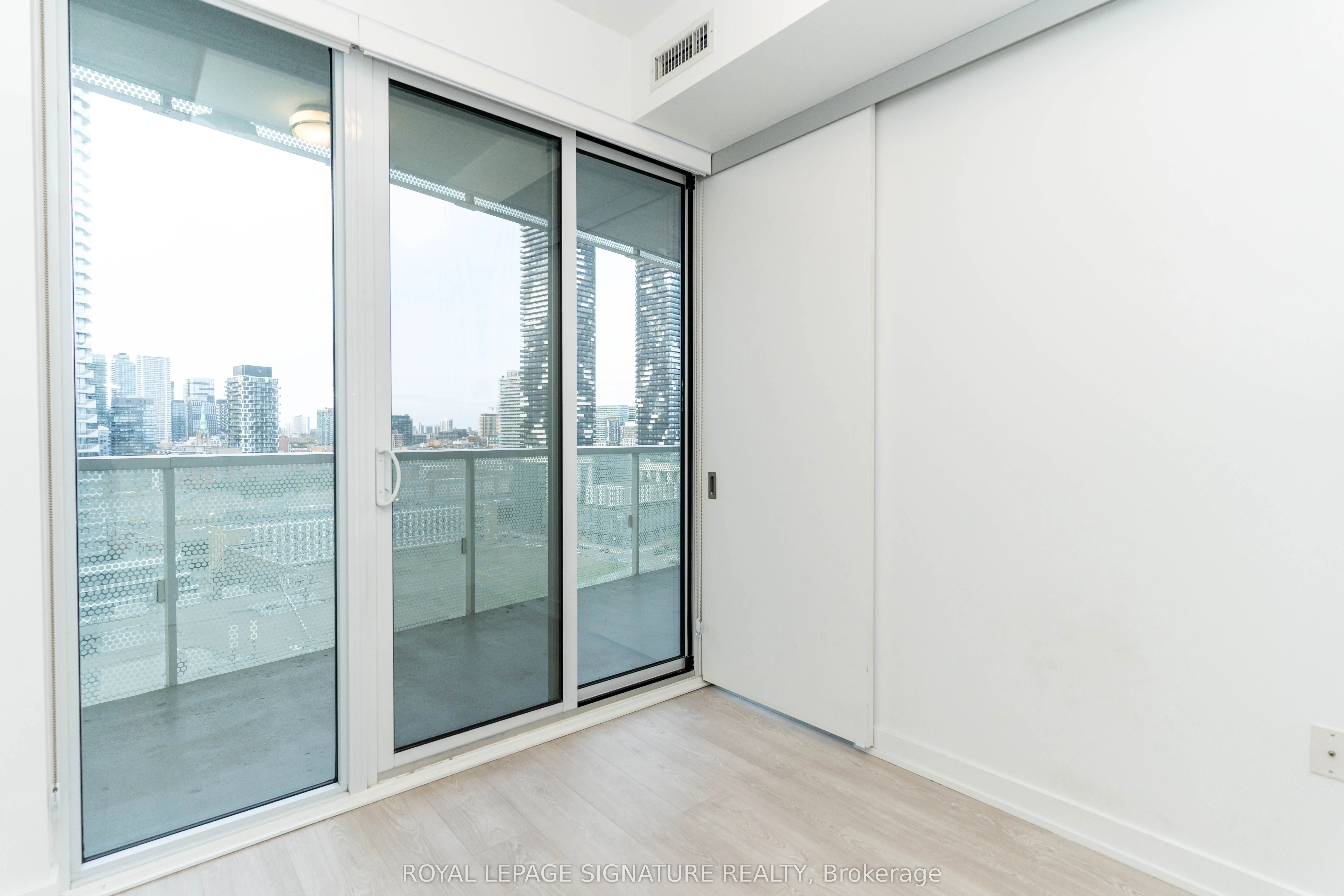 15 Queens Quay E, #1708