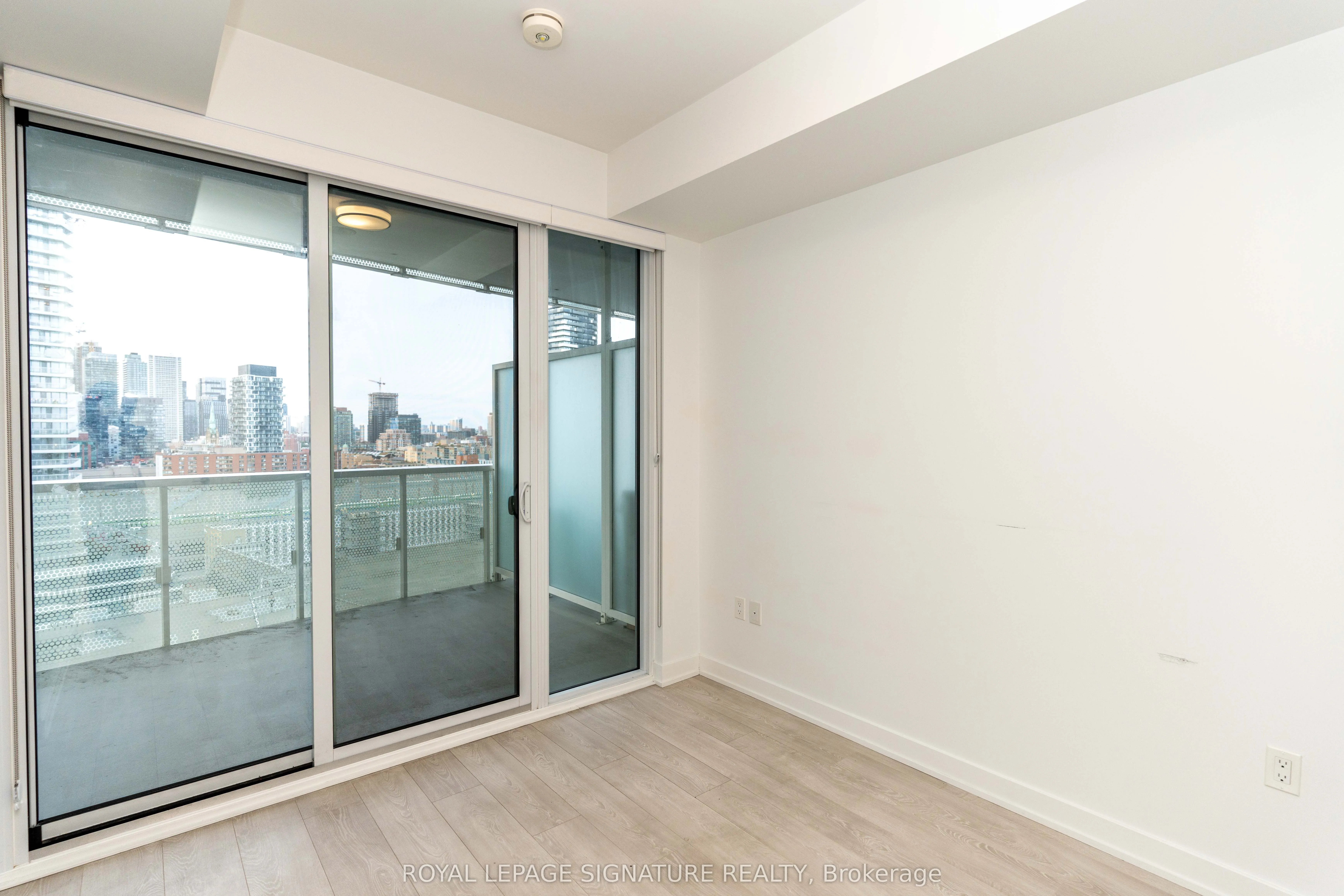 15 Queens Quay E, #1708