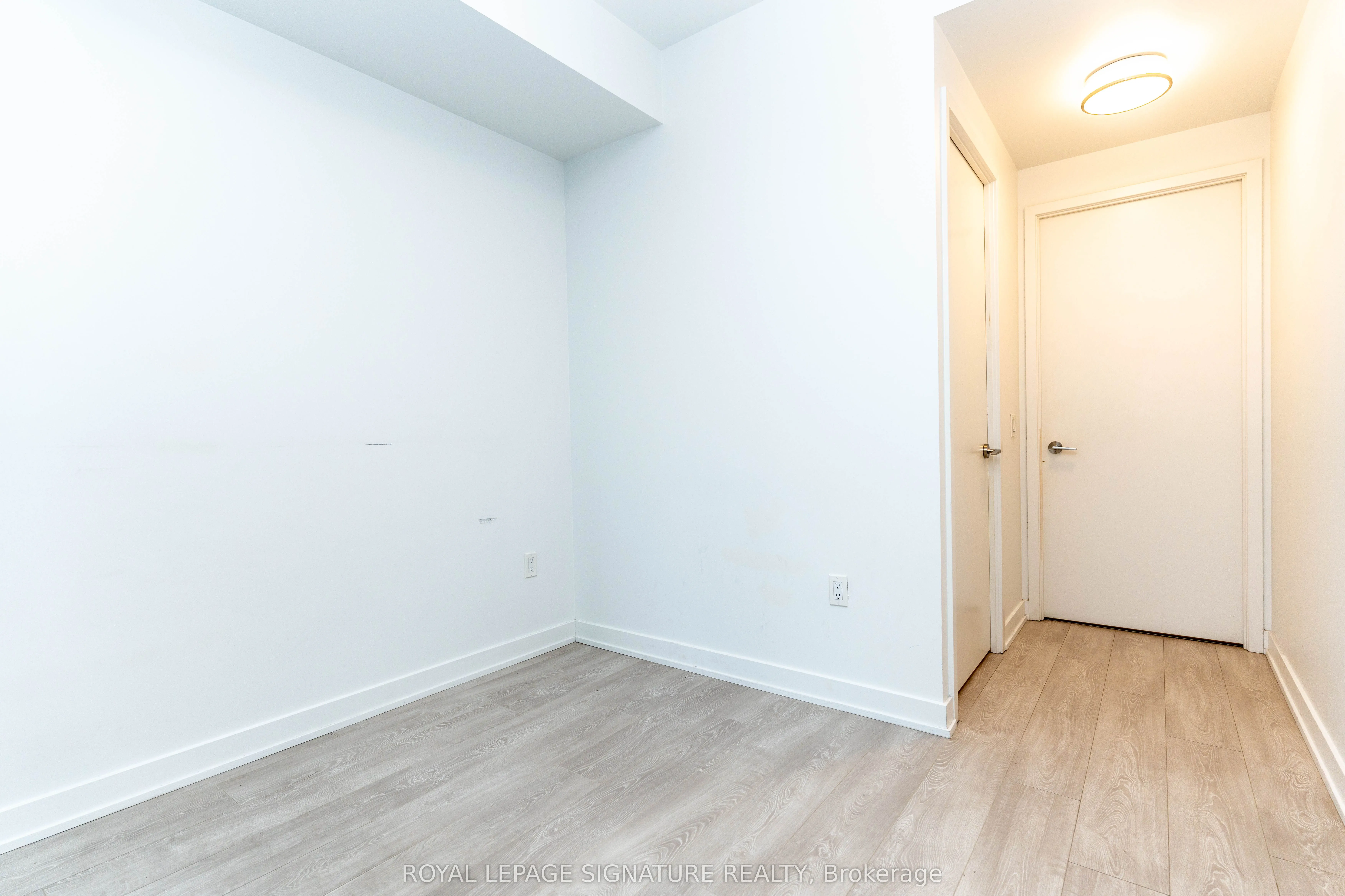 15 Queens Quay E, #1708