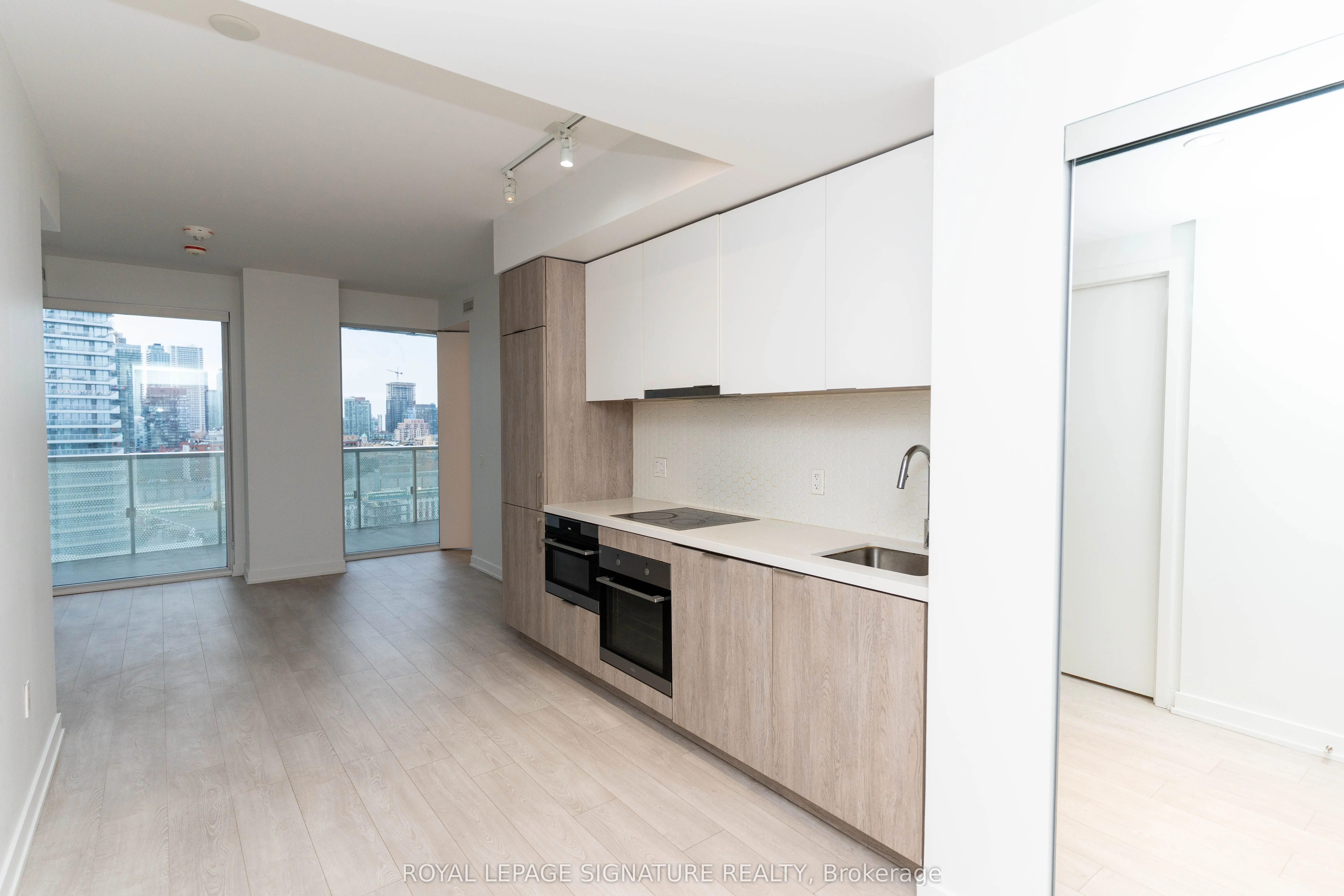 15 Queens Quay E, #1708
