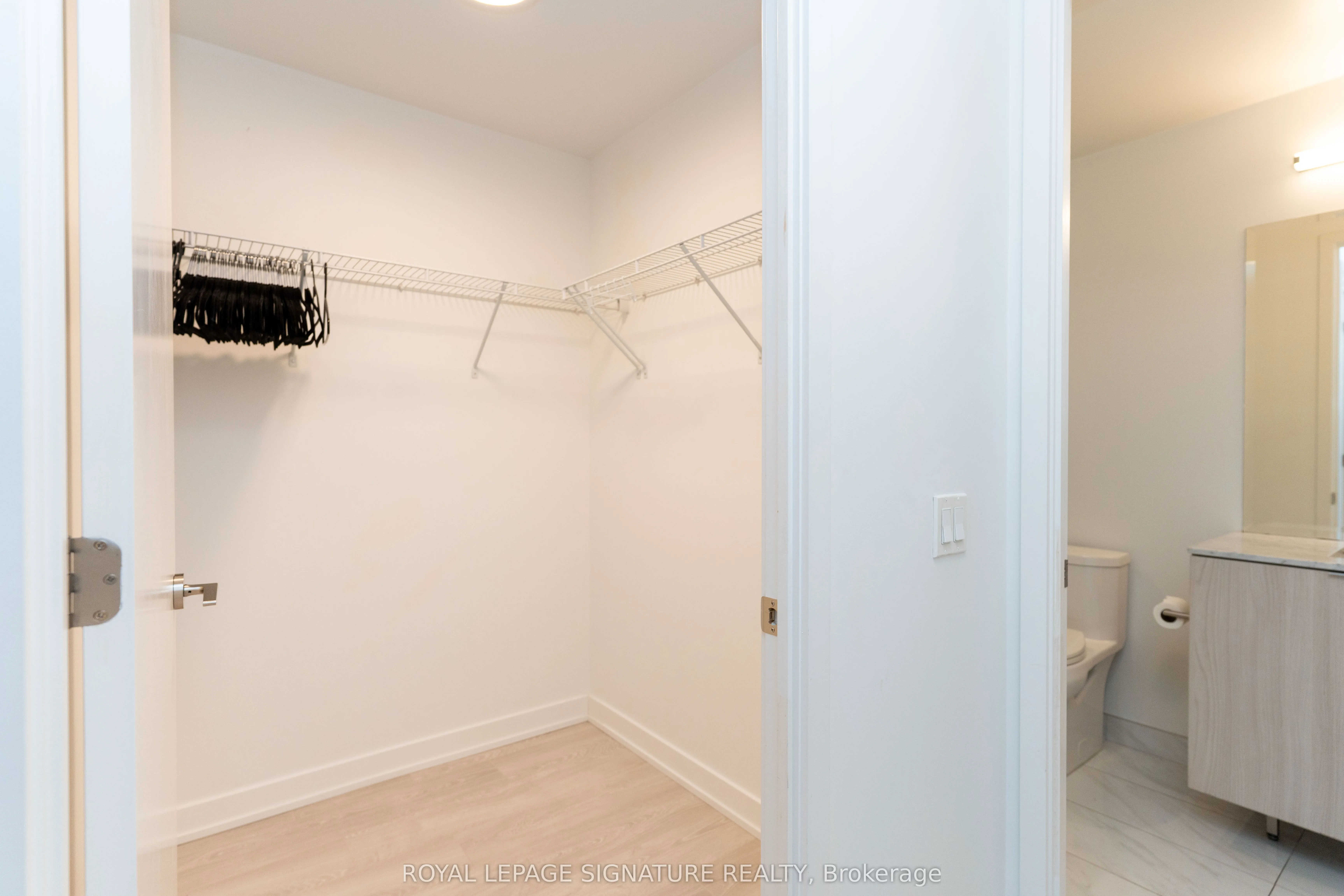 15 Queens Quay E, #1708