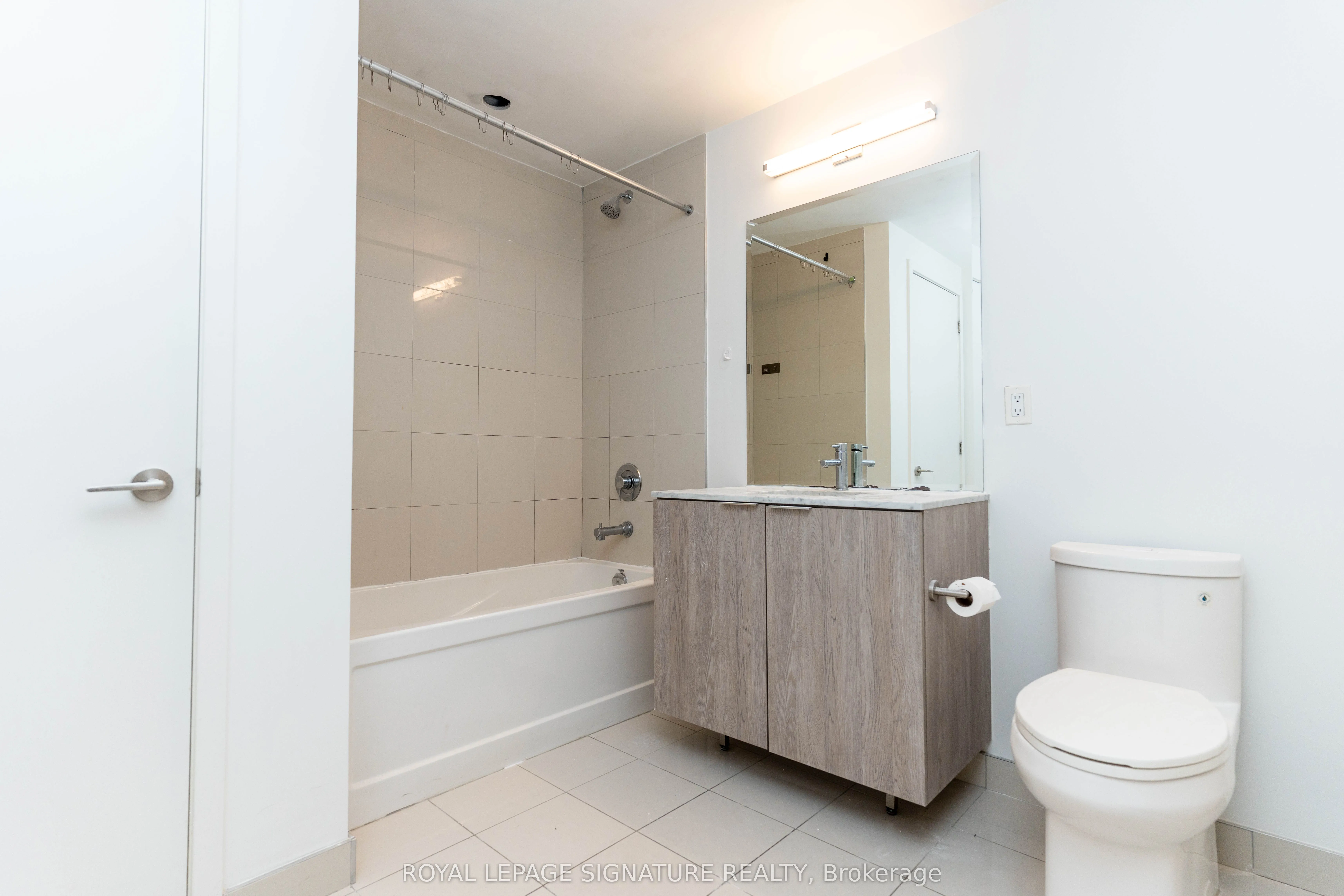 15 Queens Quay E, #1708
