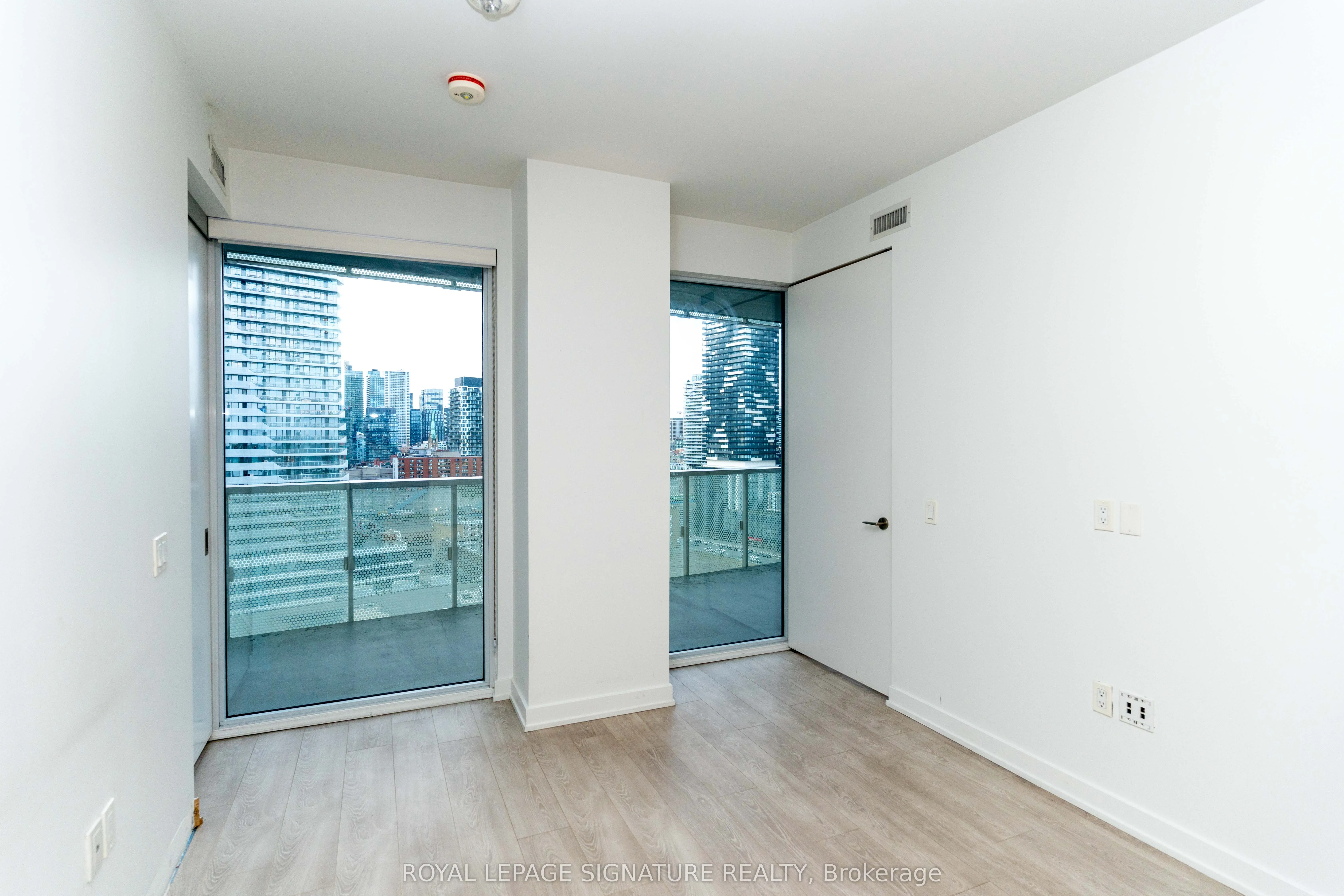 15 Queens Quay E, #1708