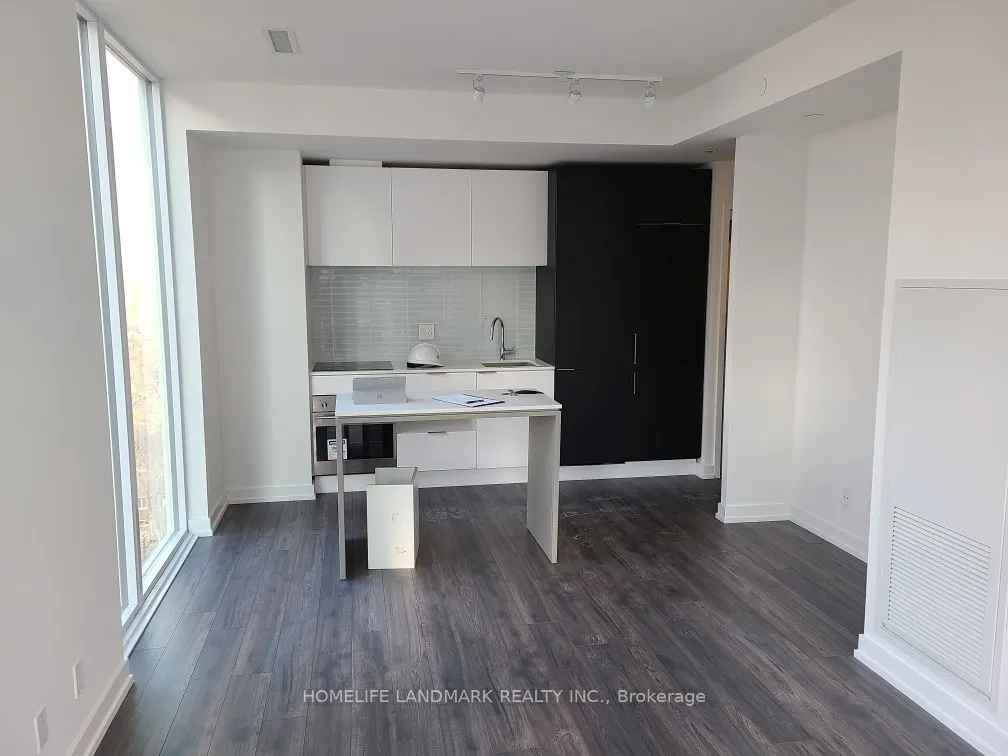 33 Helendale Avenue, #1018
