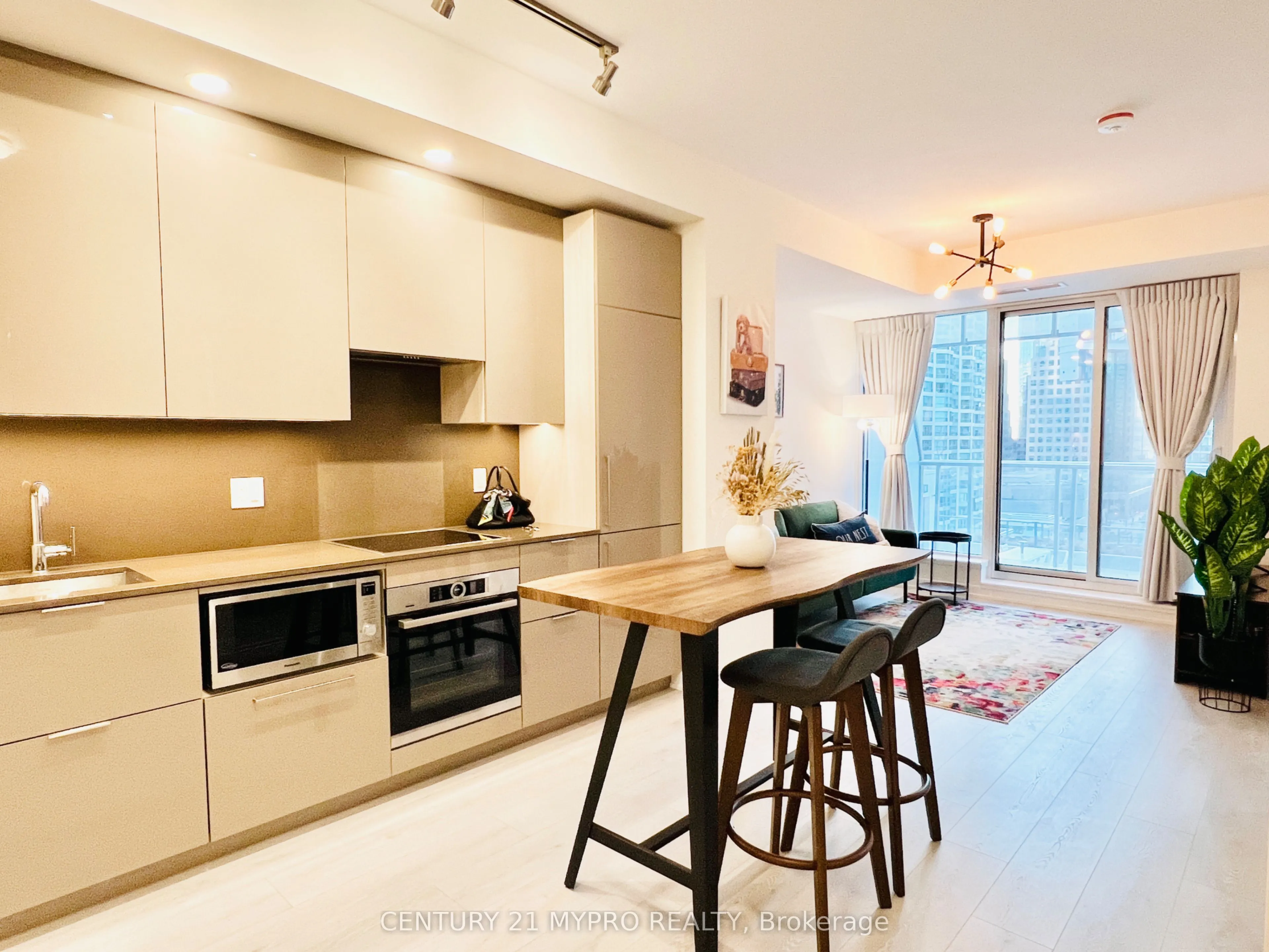 28 Freeland Street, #803