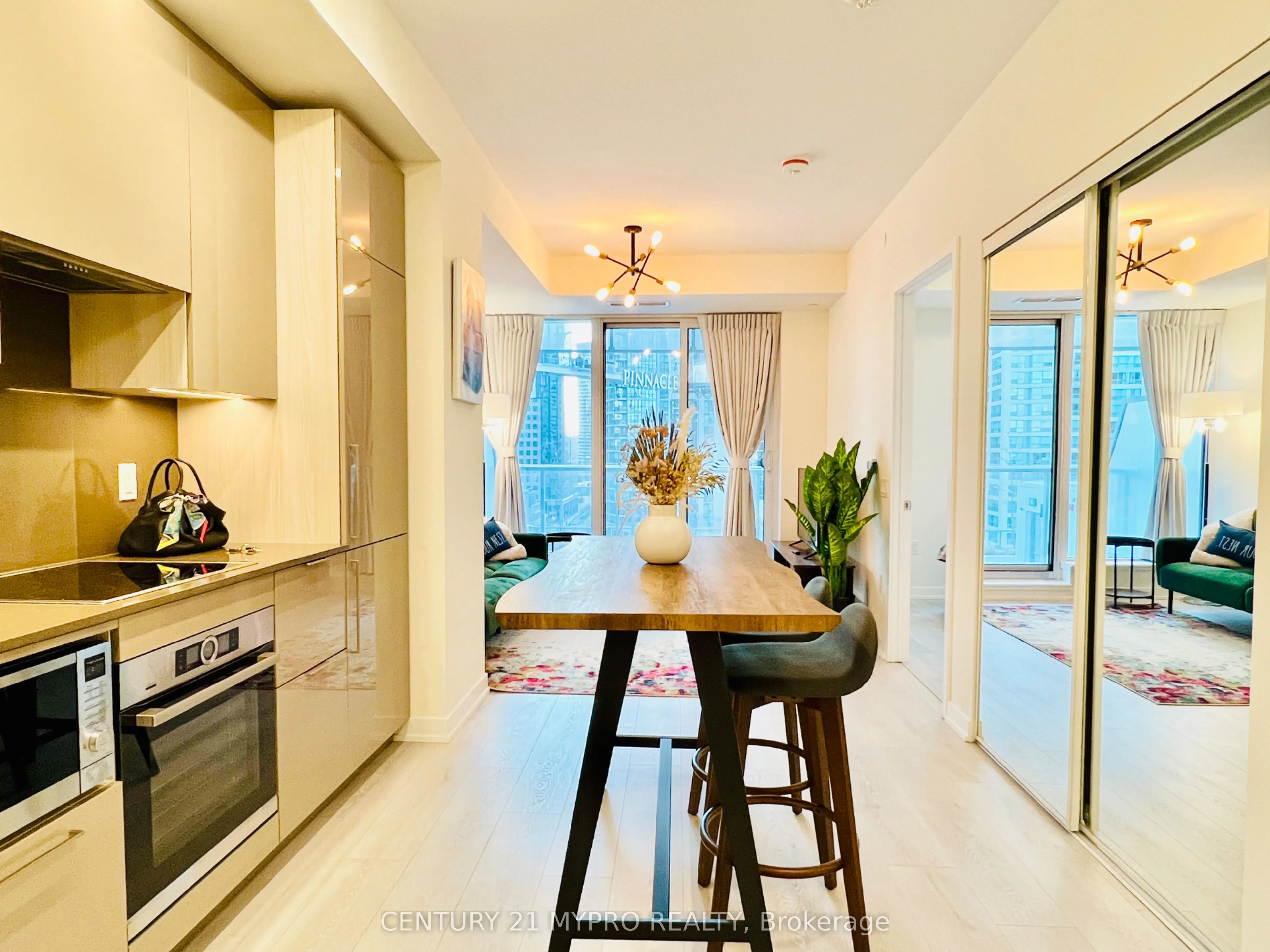 28 Freeland Street, #803