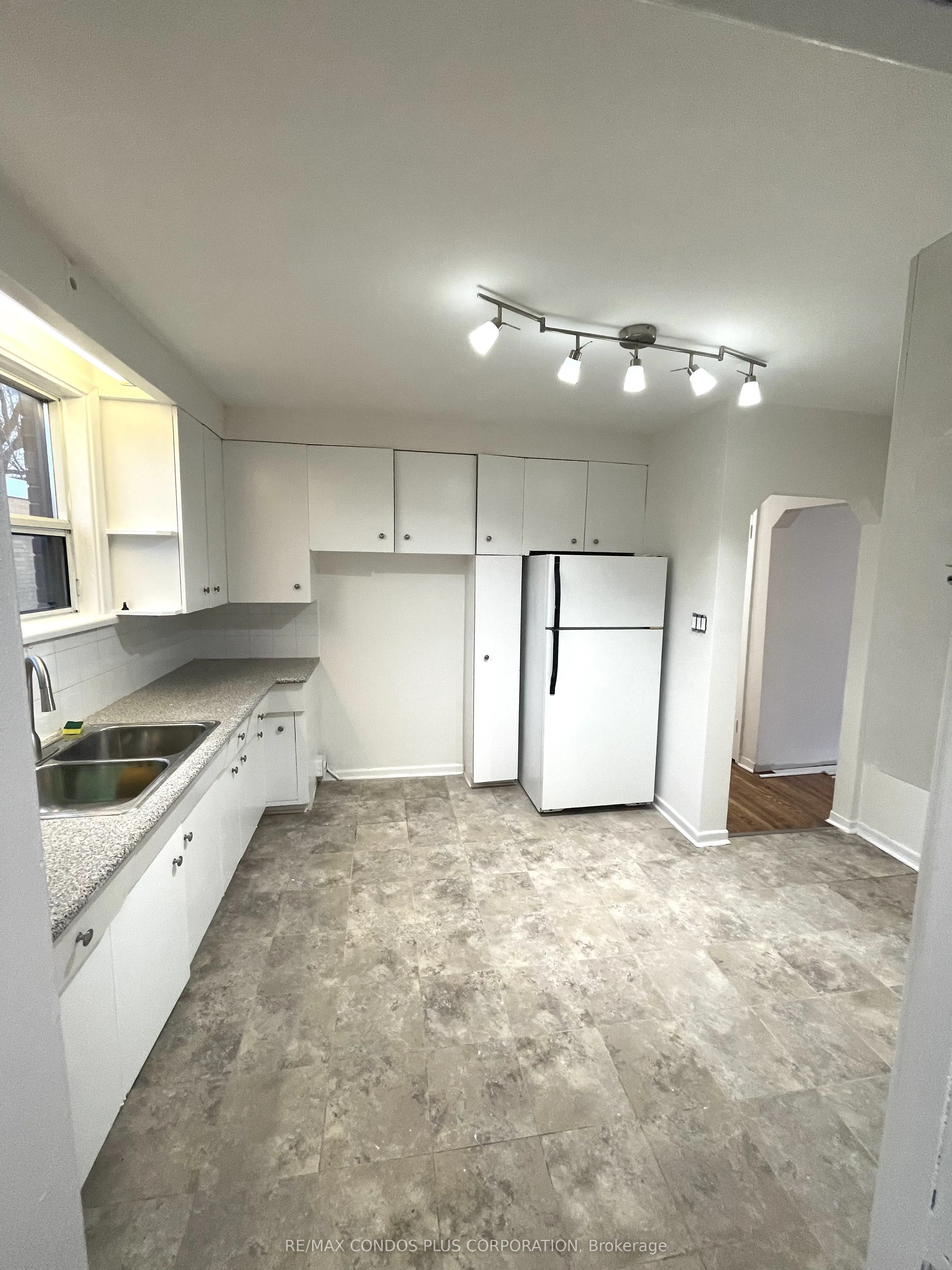 449 Wilson Avenue, #3