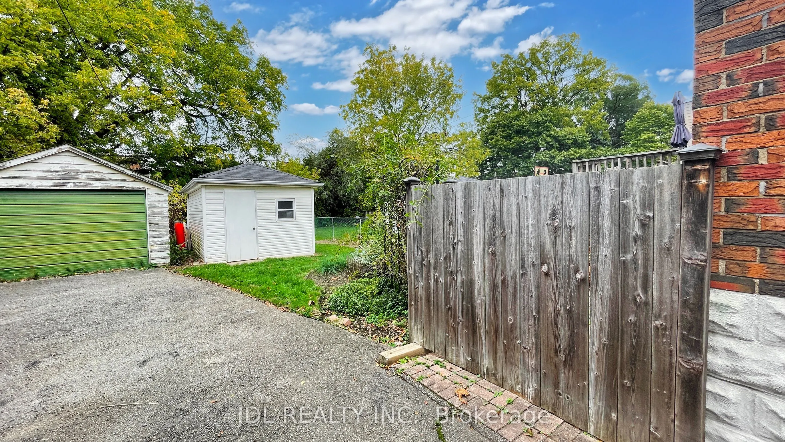 280 Fairlawn Avenue
