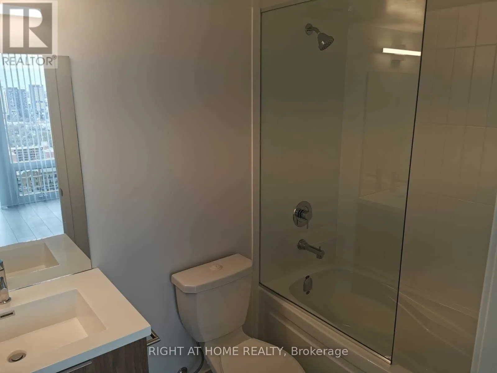 60 Shuter Street, #PH211