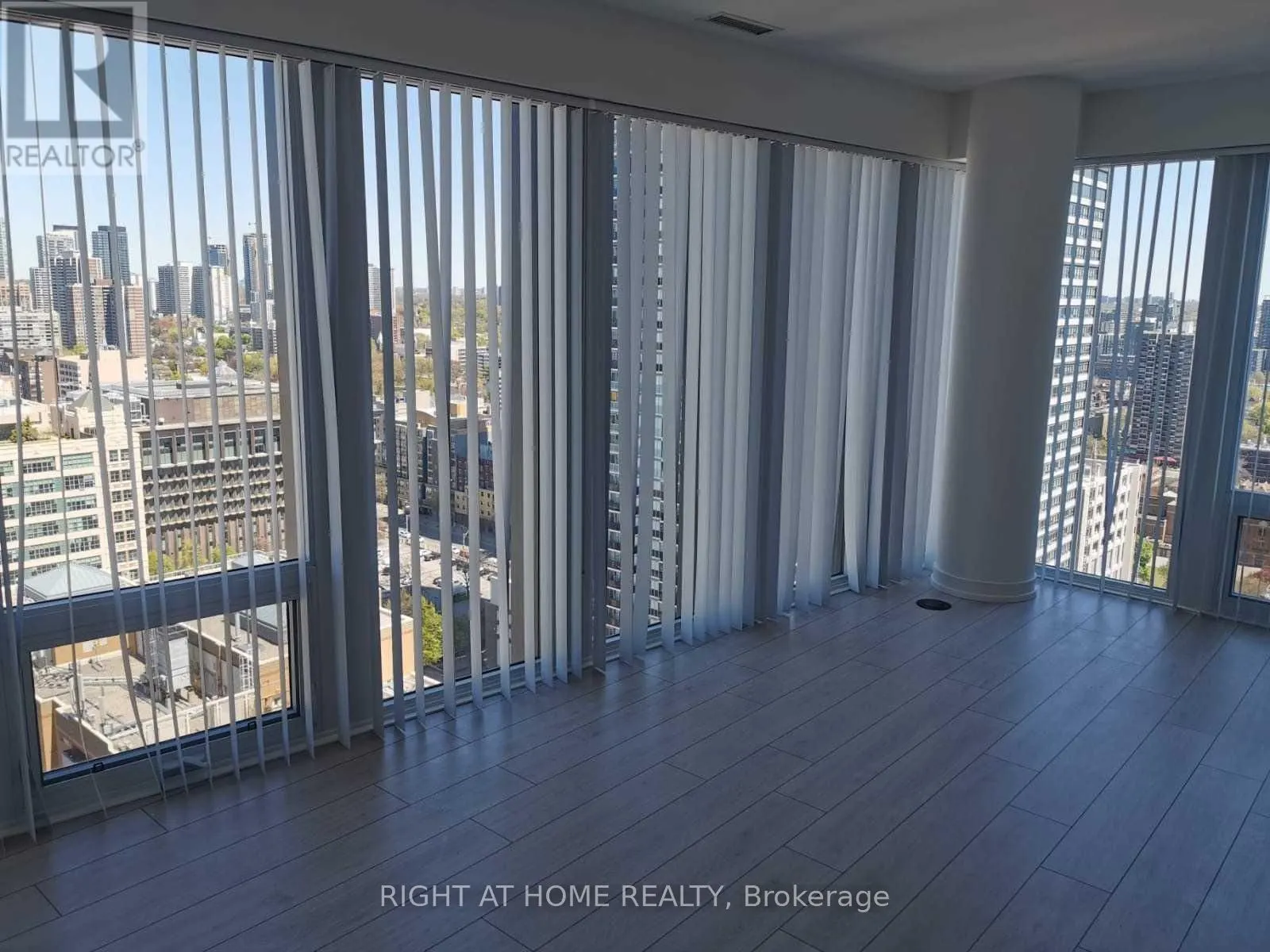60 Shuter Street, #PH211