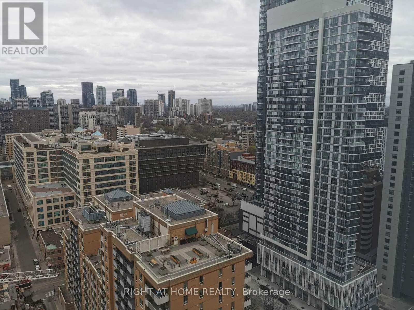 60 Shuter Street, #PH211