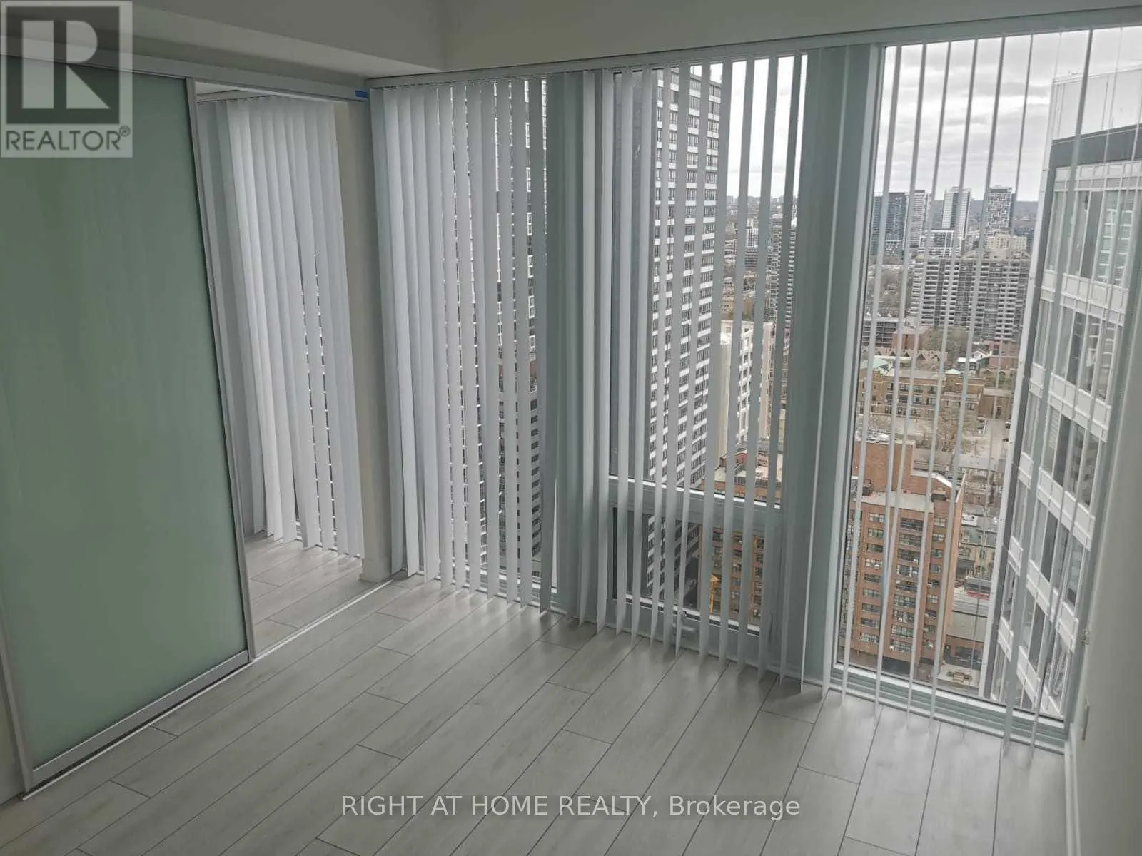 60 Shuter Street, #PH211