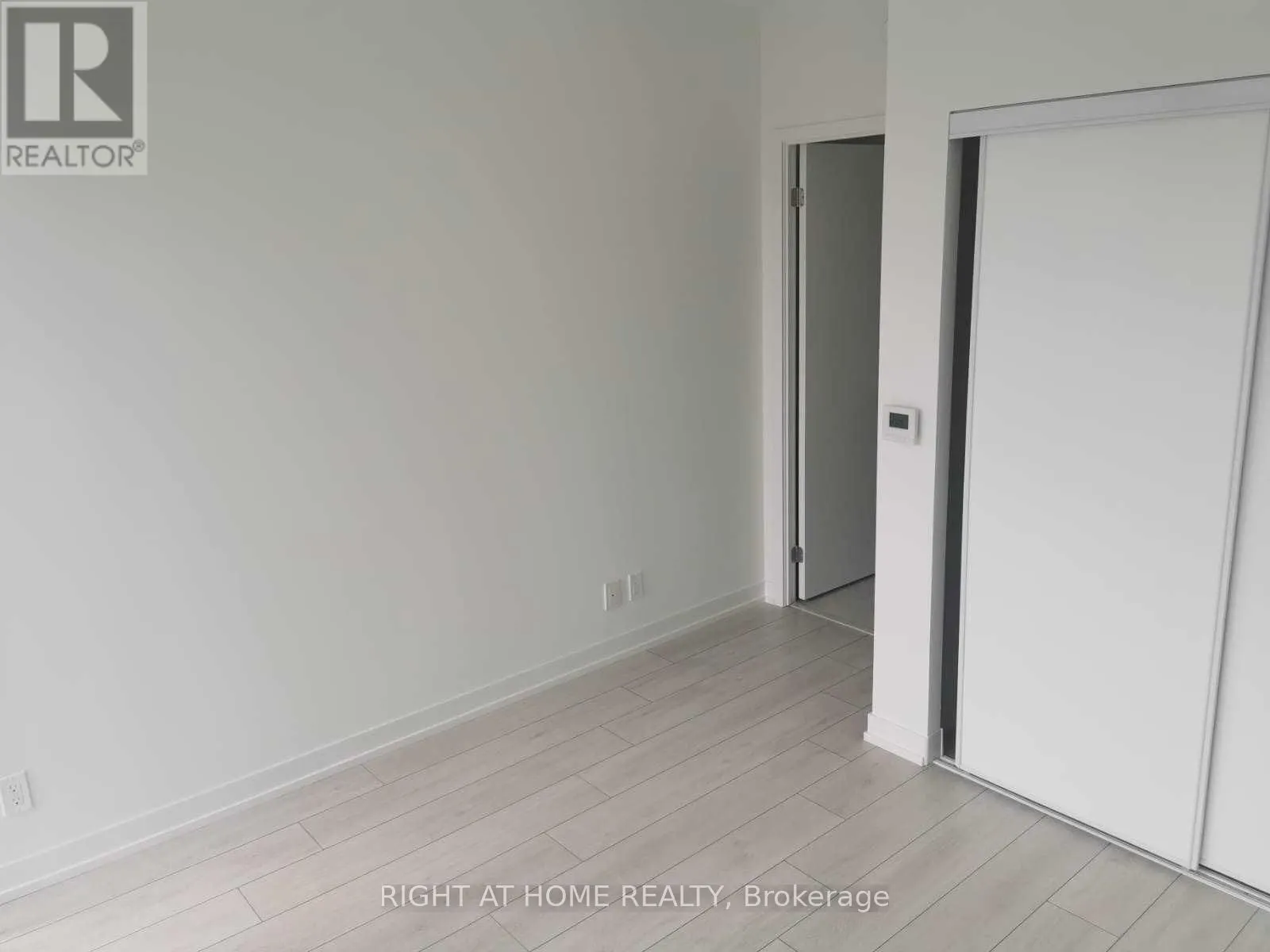 60 Shuter Street, #PH211