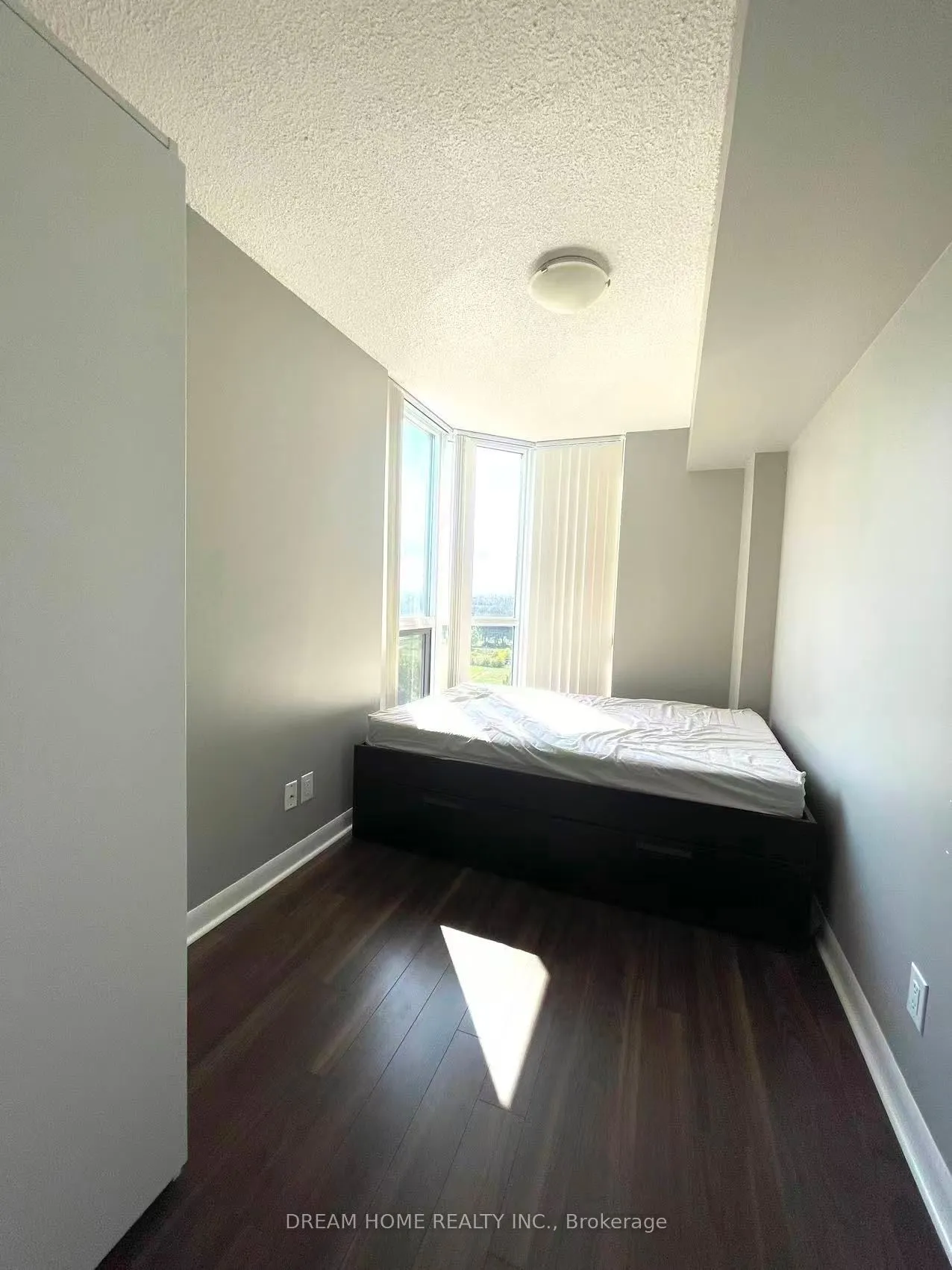 5793 Yonge Street, #807
