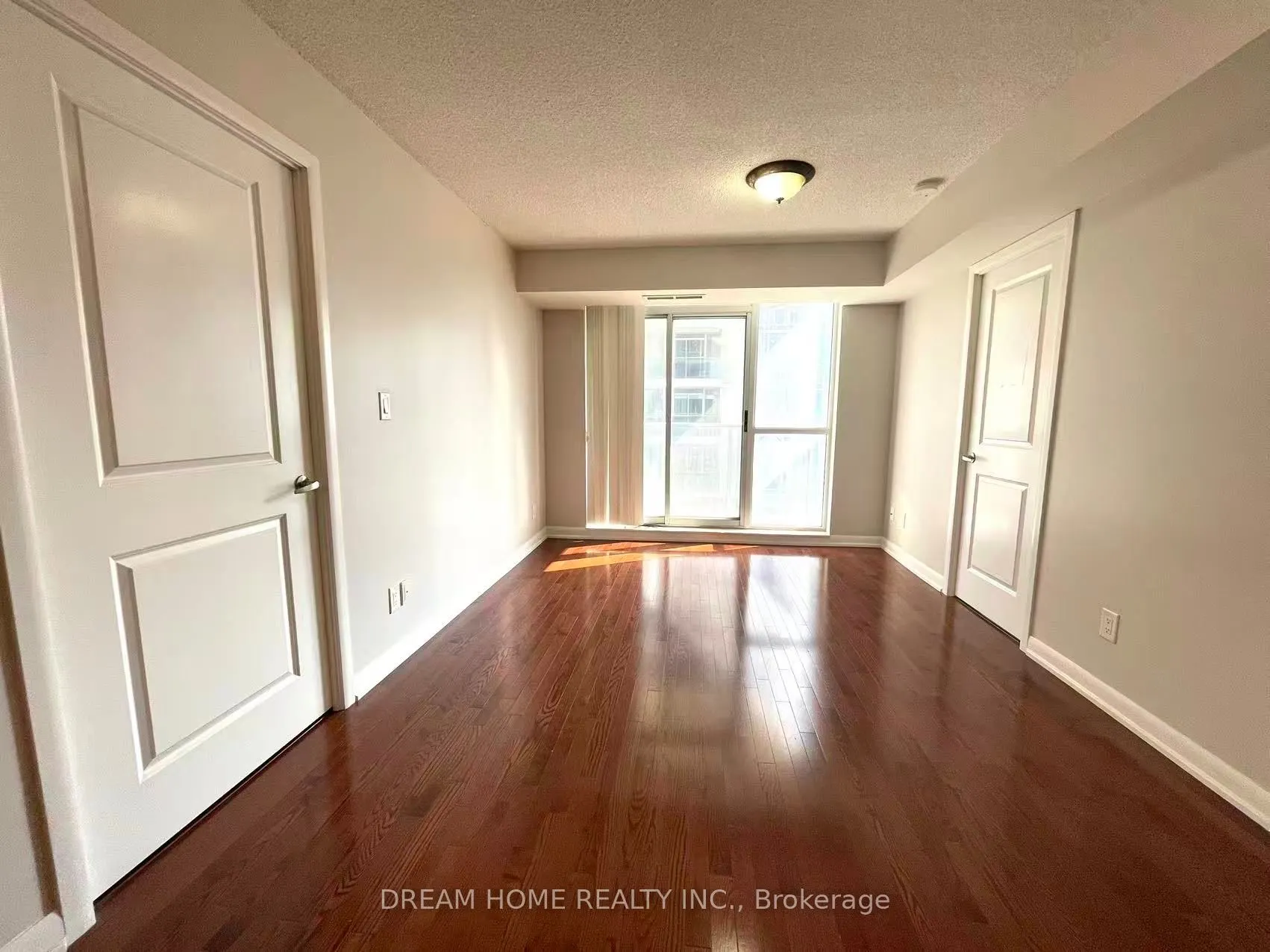 5793 Yonge Street, #807