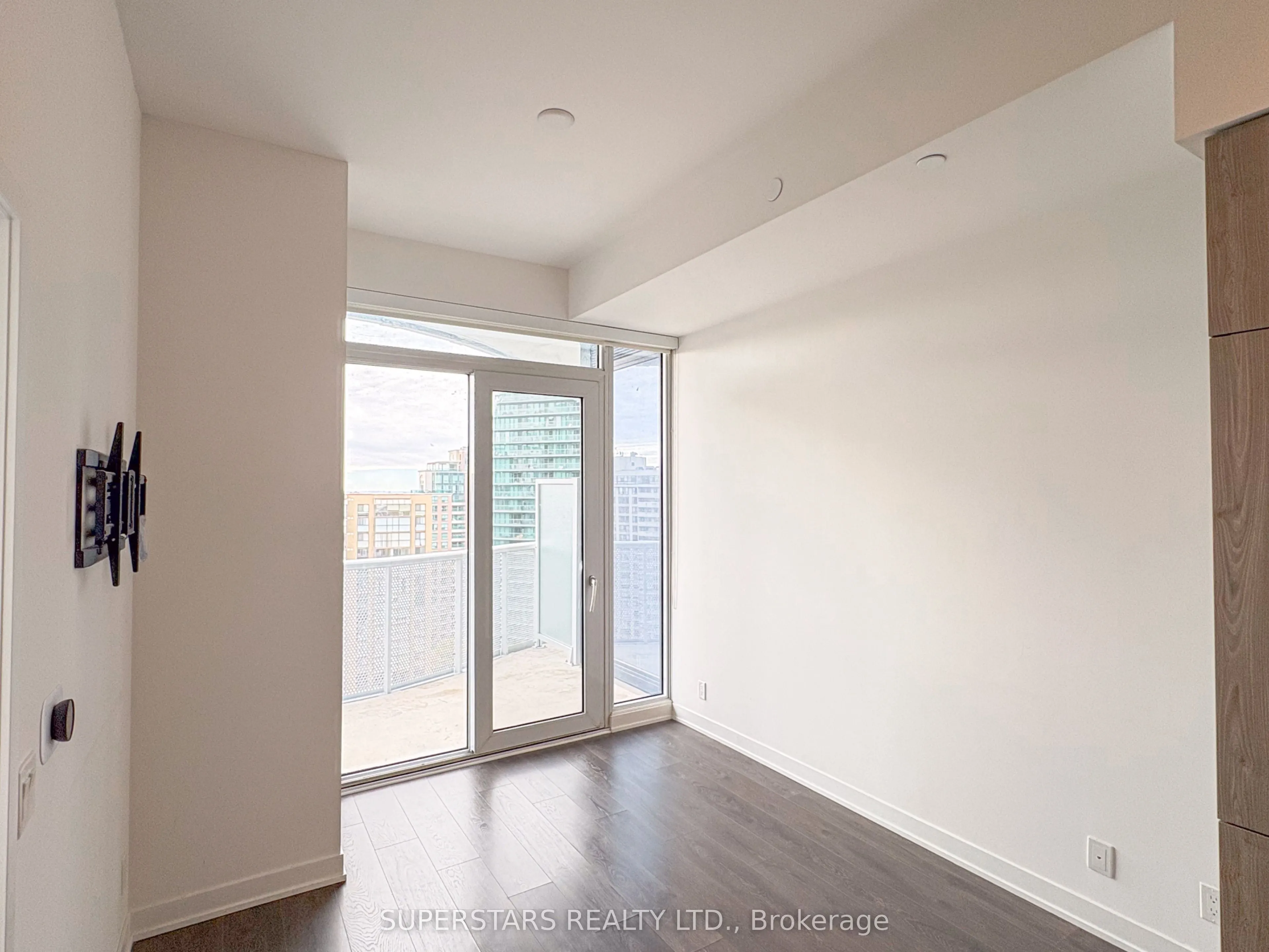 15 Holmes Avenue, #1603