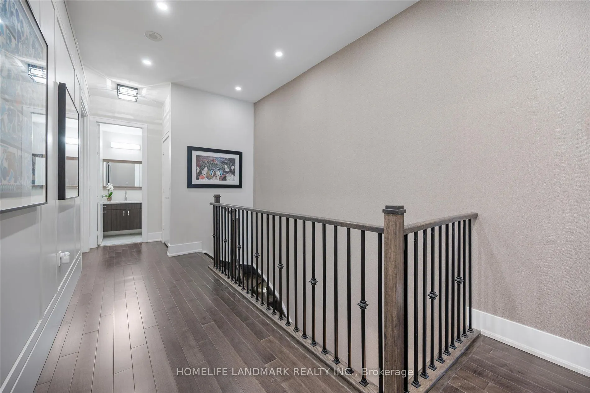 29 Queens Quay E, #102