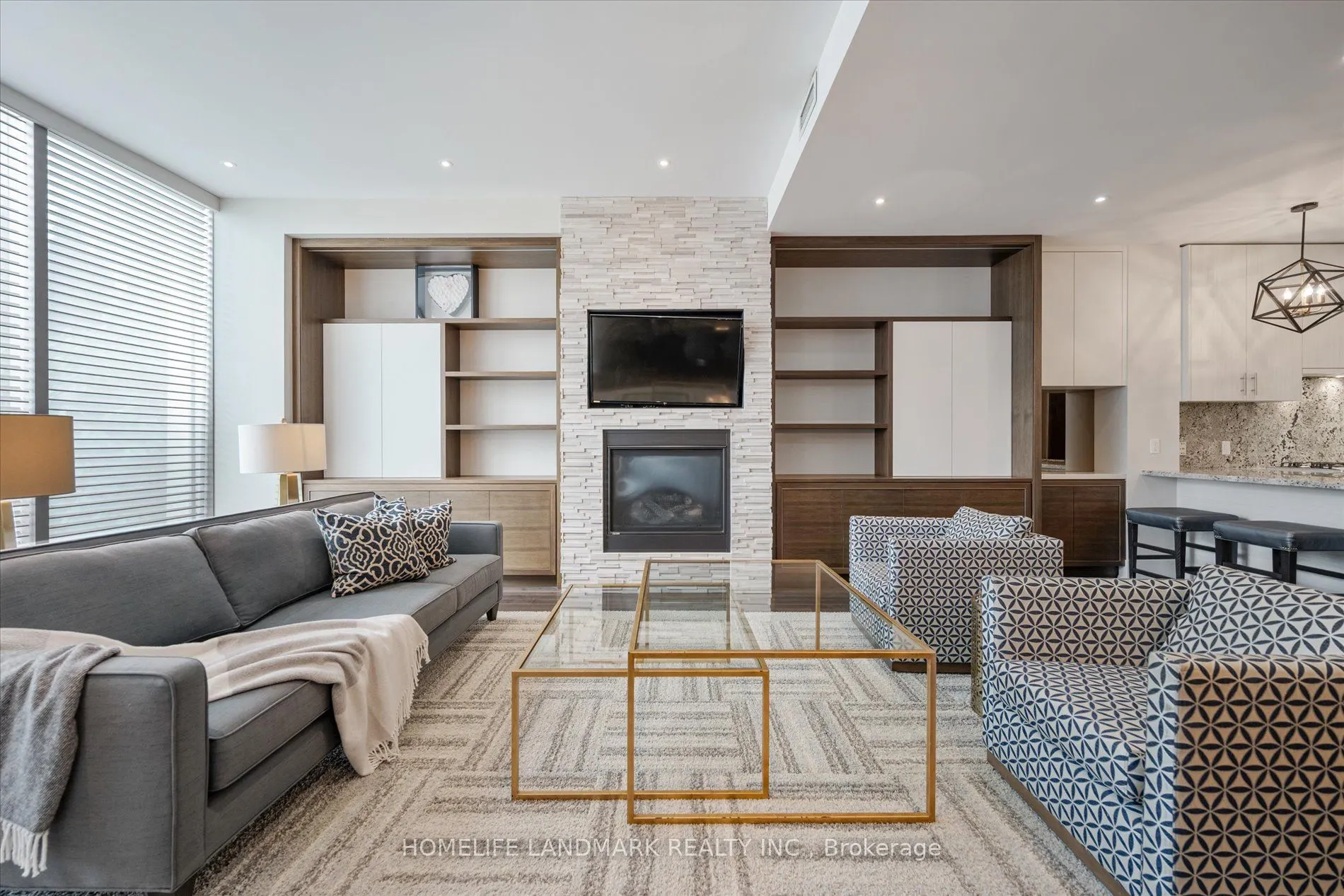 29 Queens Quay E, #102