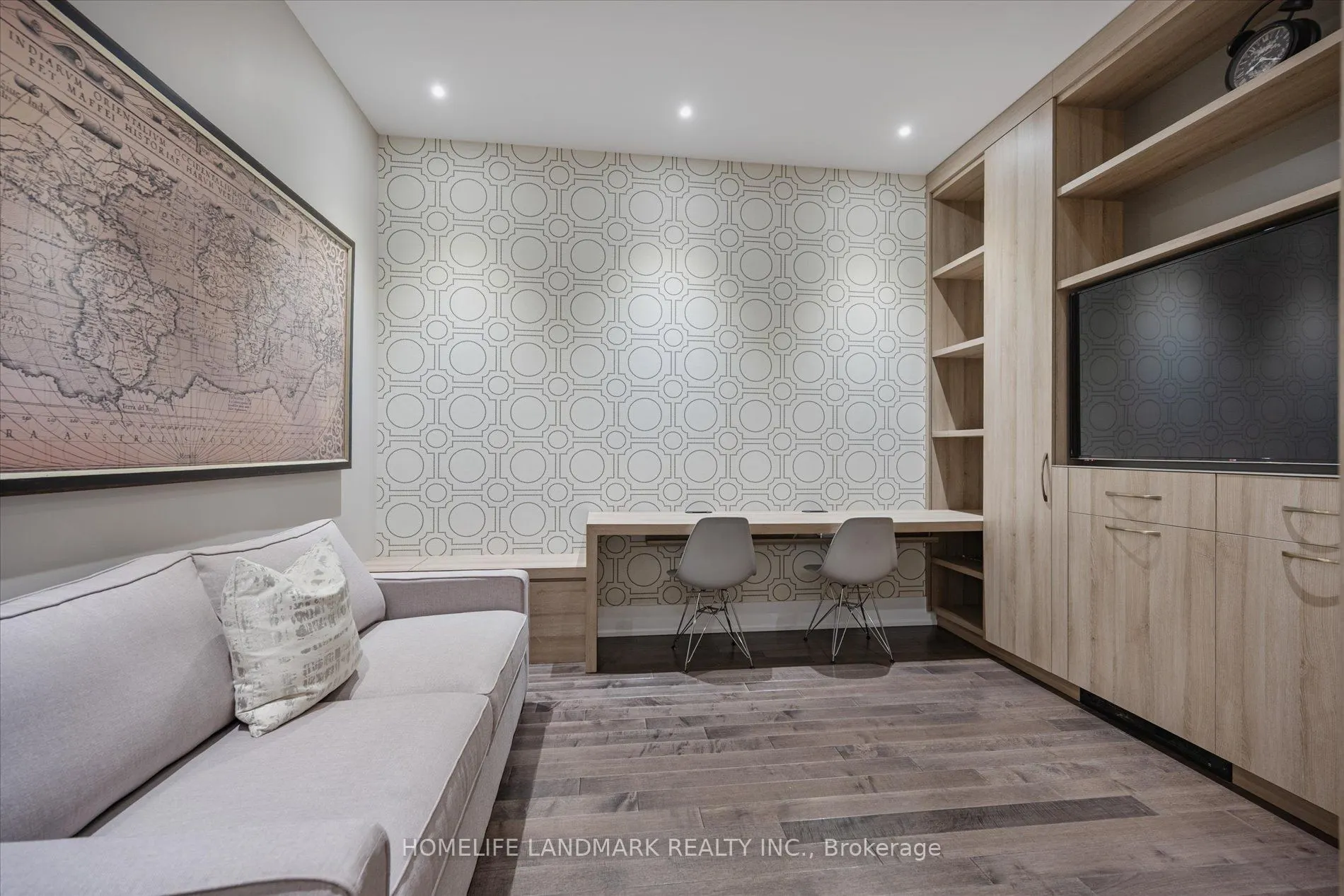 29 Queens Quay E, #102