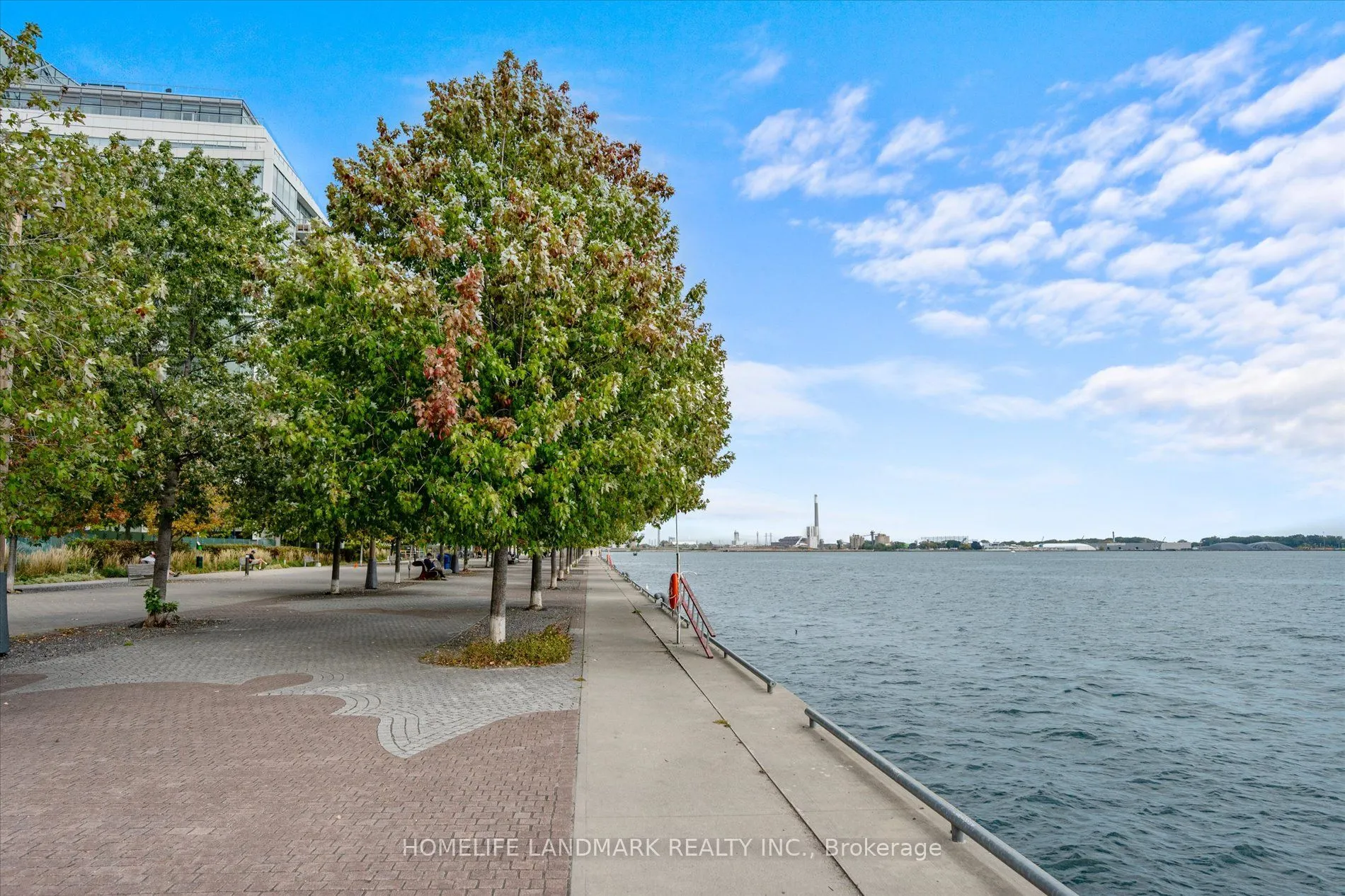 29 Queens Quay E, #102