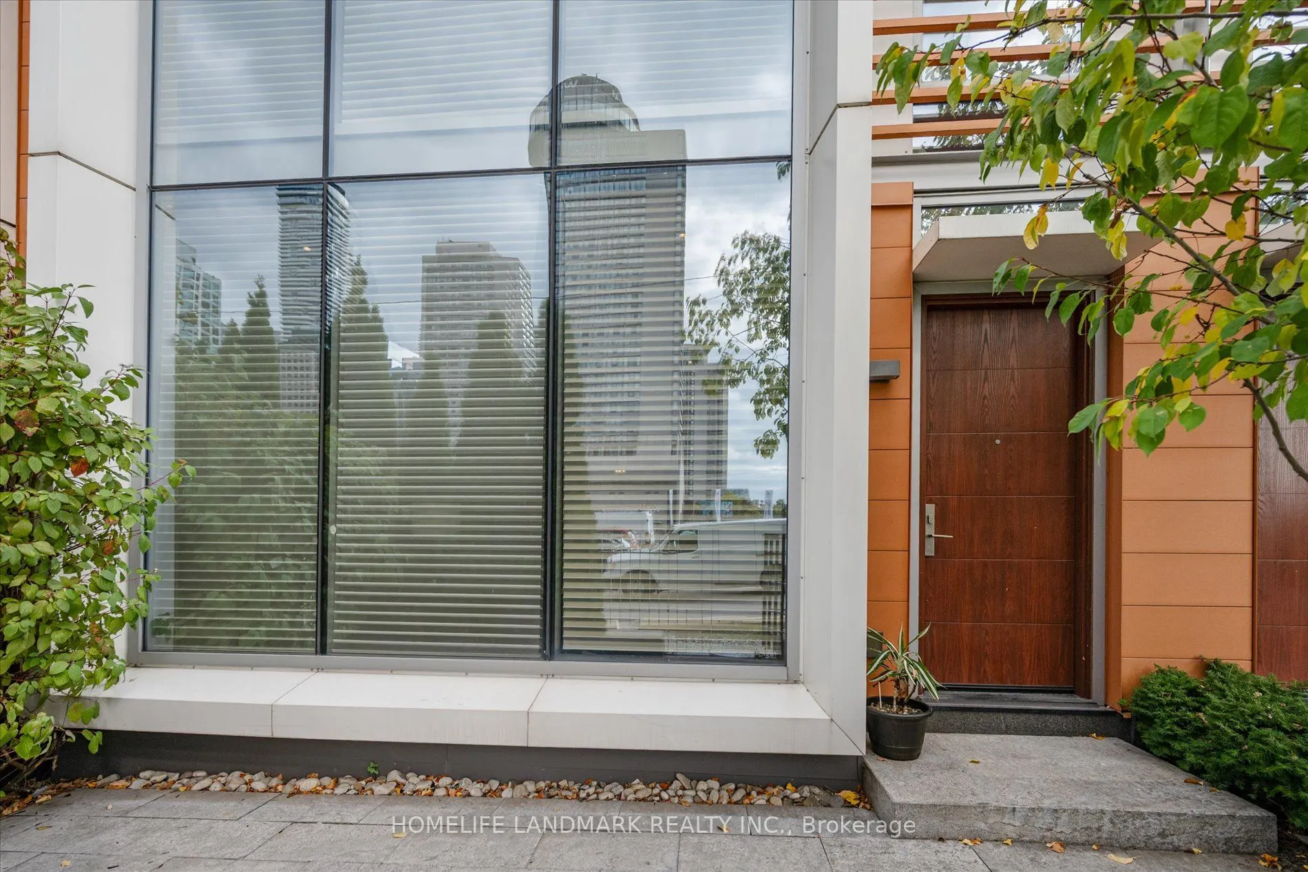 29 Queens Quay E, #102