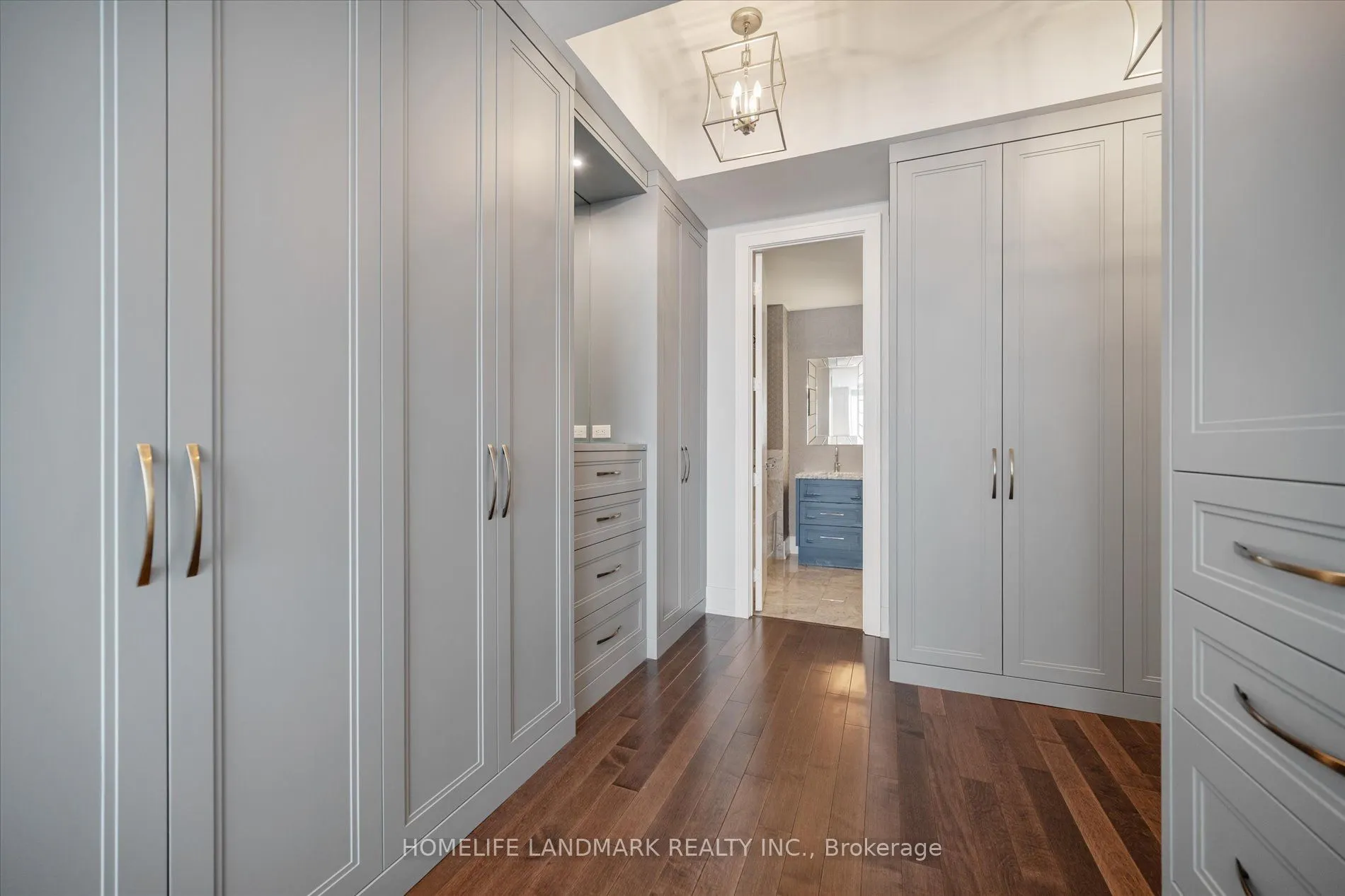 29 Queens Quay E, #102