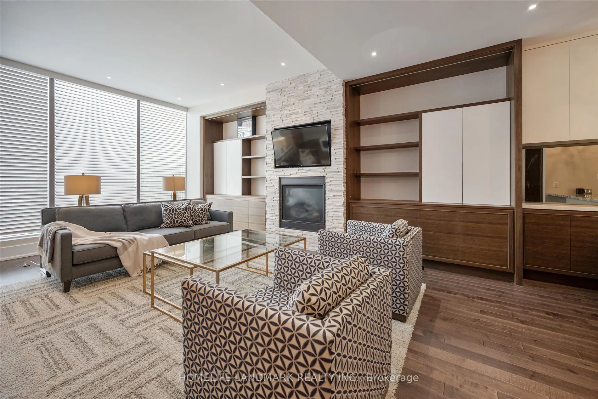 29 Queens Quay E, #102