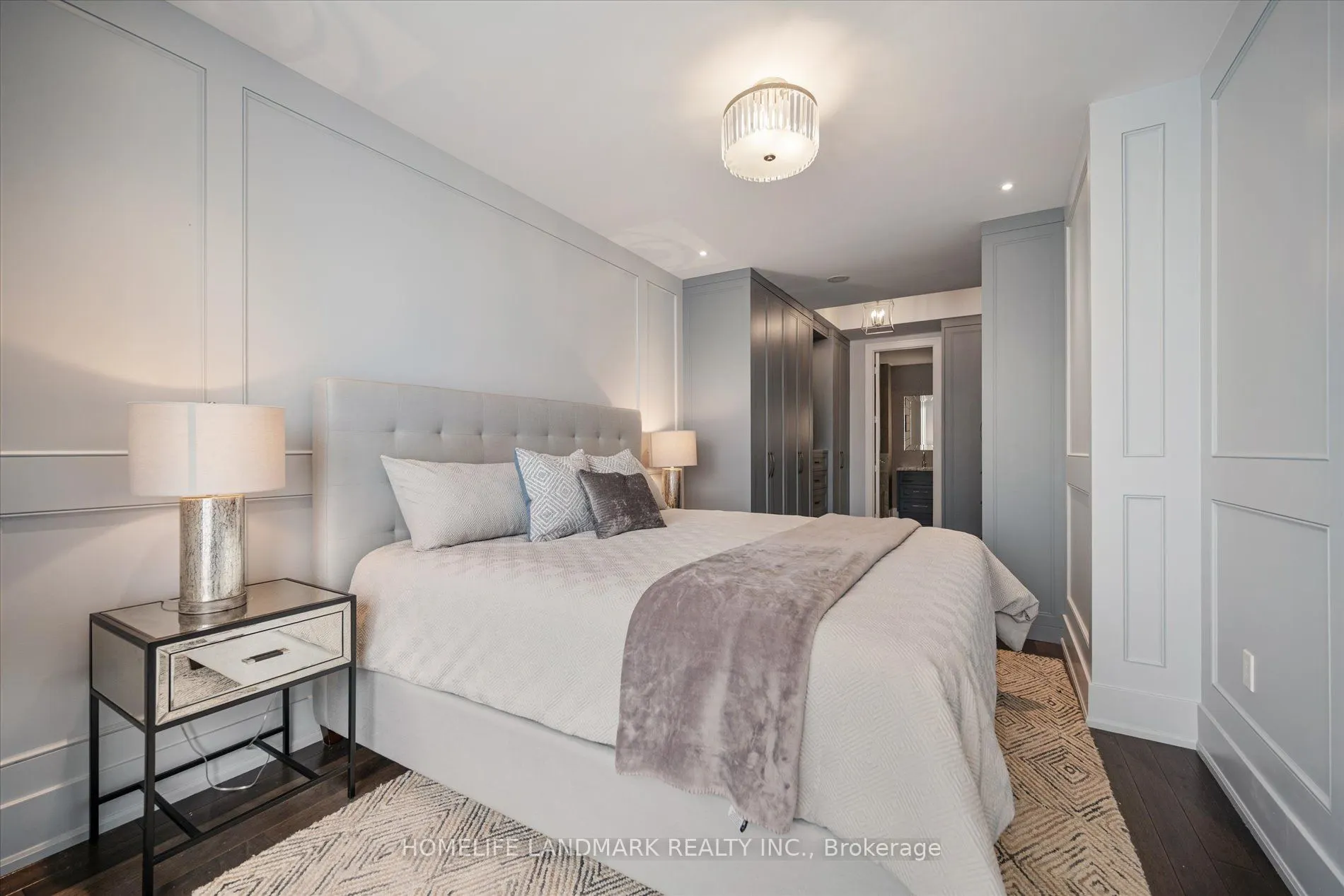 29 Queens Quay E, #102