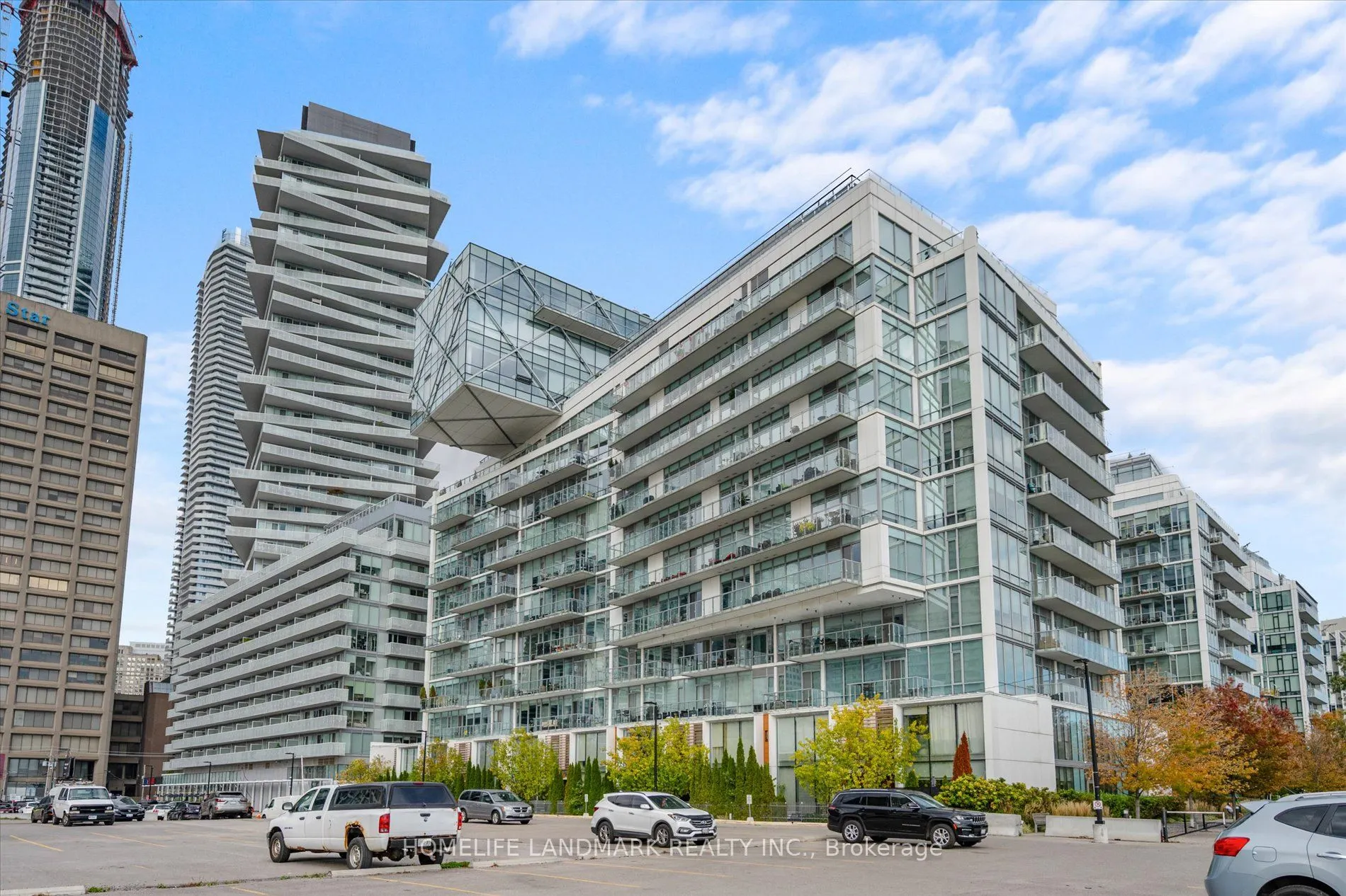 29 Queens Quay E, #102