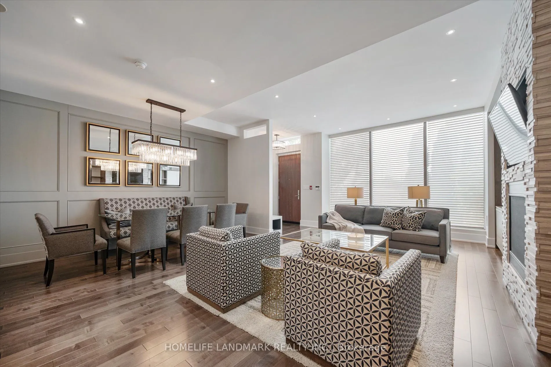 29 Queens Quay E, #102