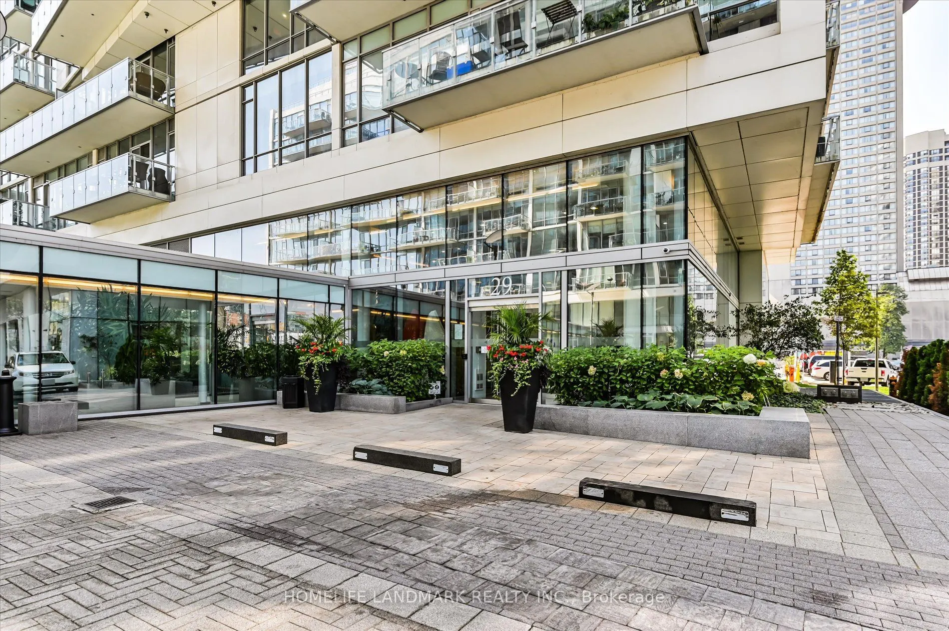 29 Queens Quay E, #102