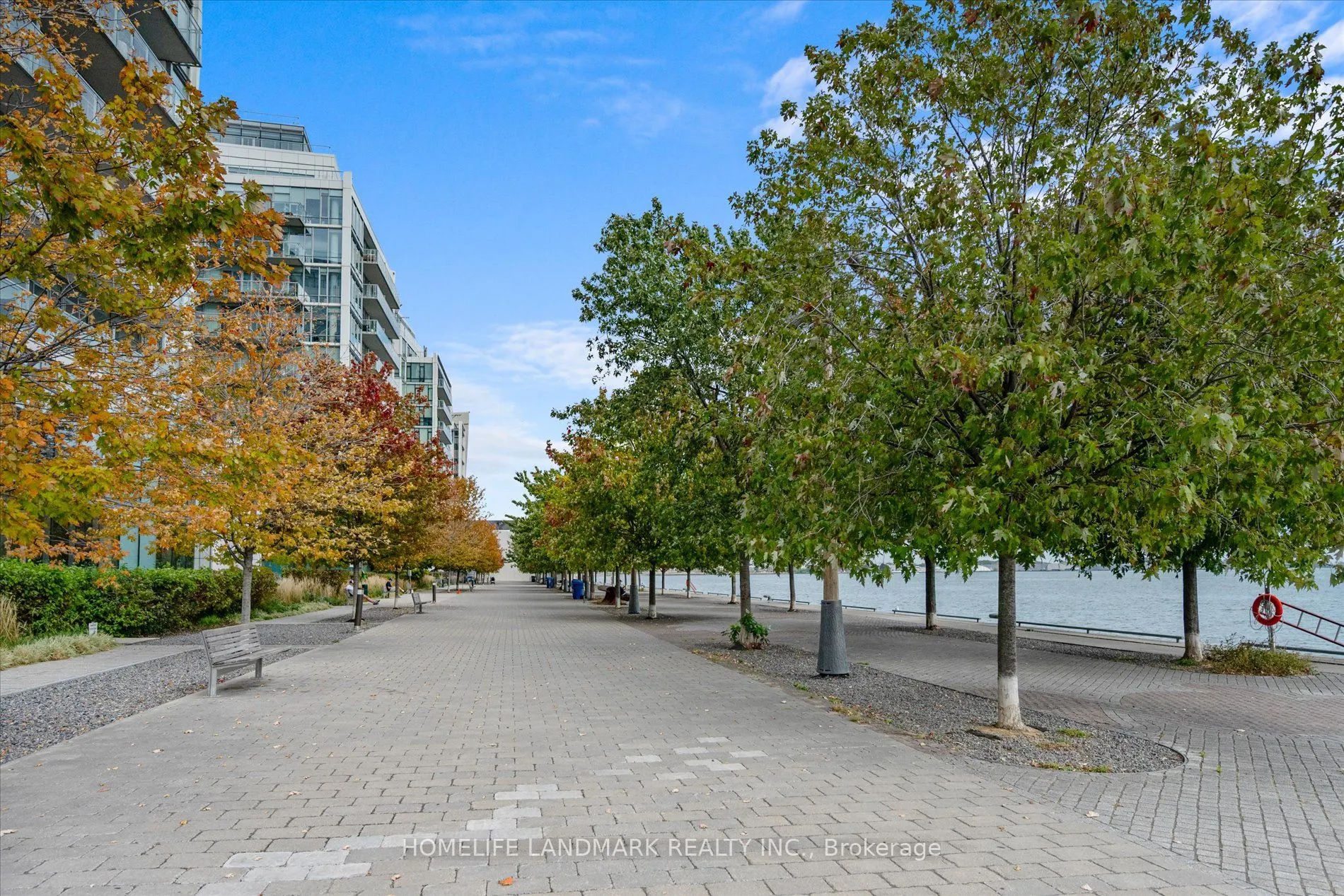 29 Queens Quay E, #102