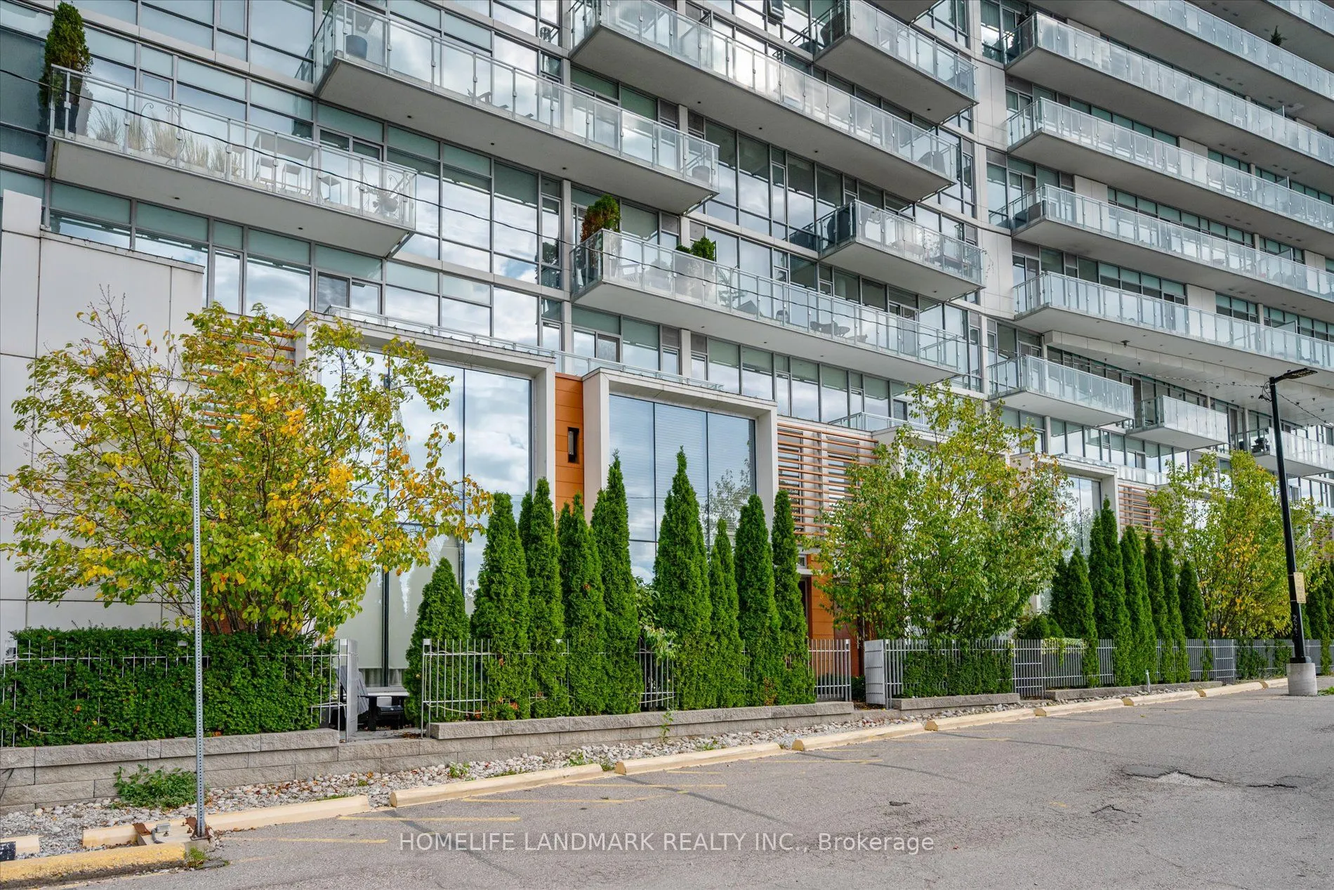 29 Queens Quay E, #102
