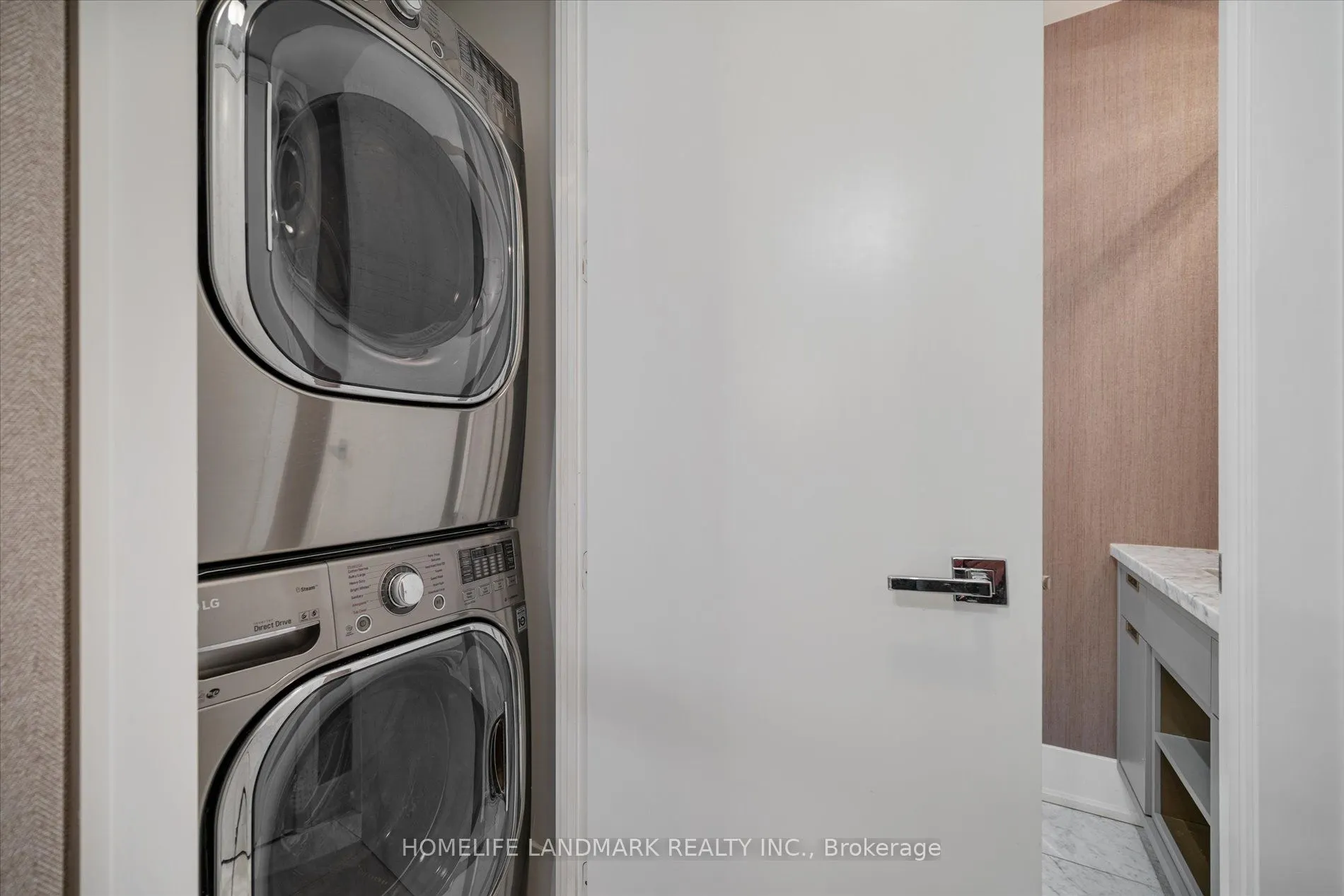29 Queens Quay E, #102