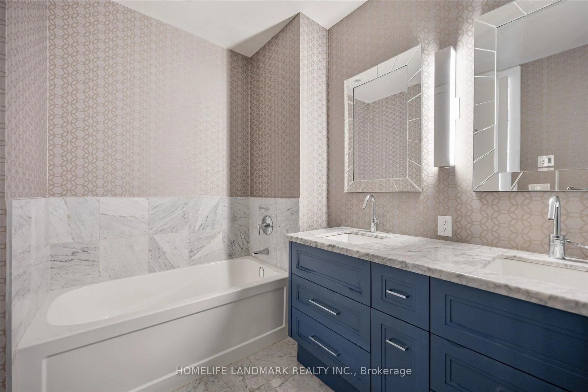 29 Queens Quay E, #102